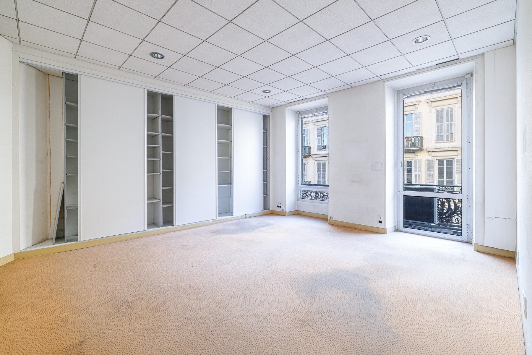 apartment 14 Rooms for sale on NICE (06000)