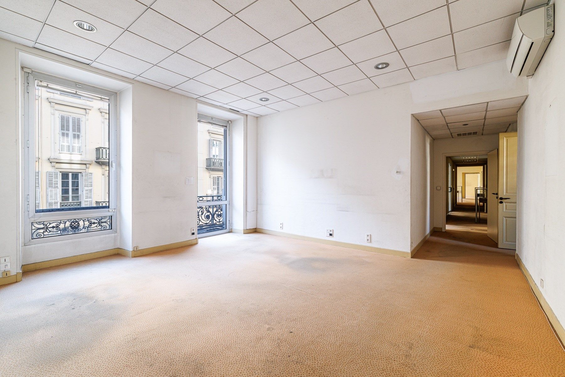 apartment 14 Rooms for sale on NICE (06000)