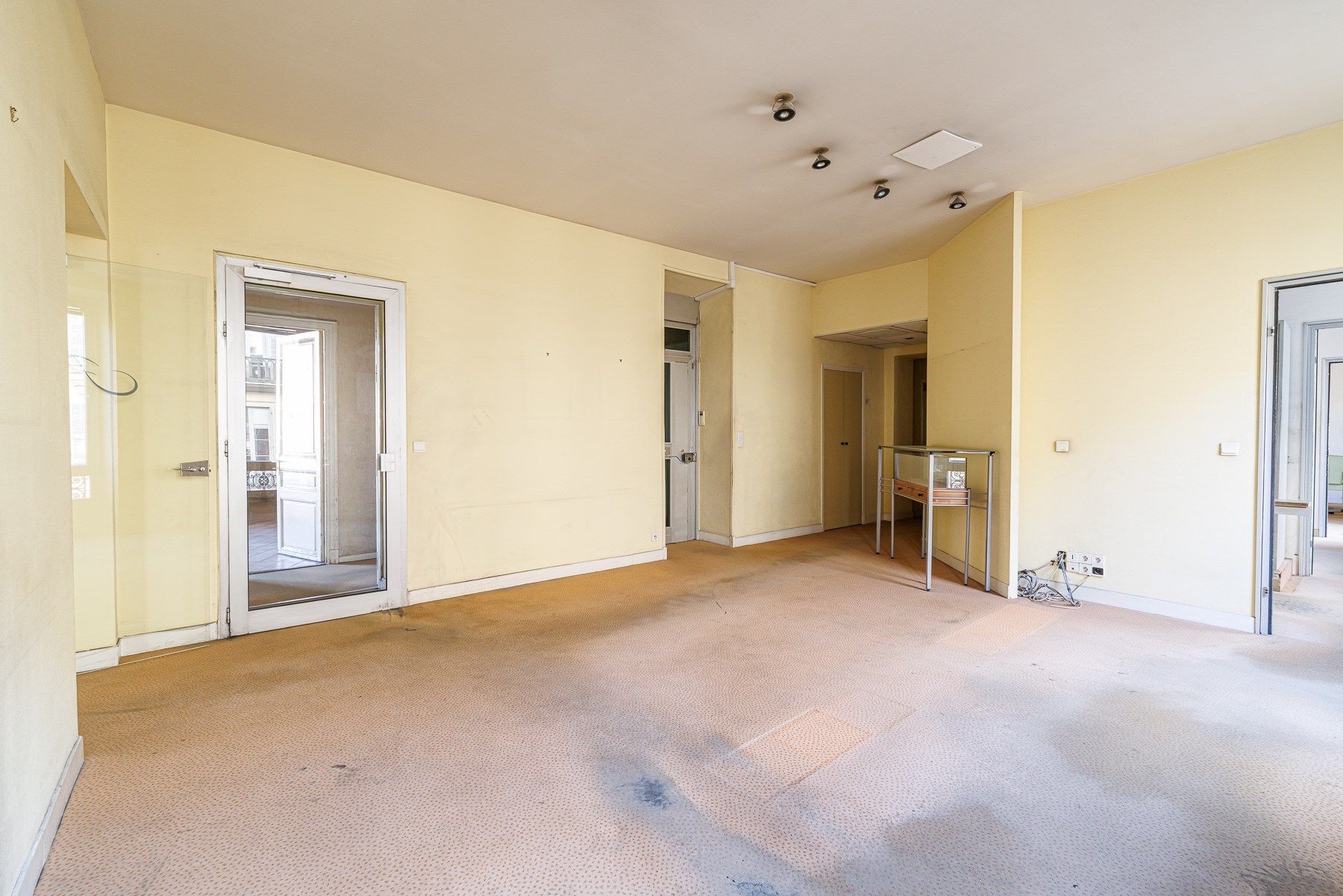 apartment 14 Rooms for sale on NICE (06000)