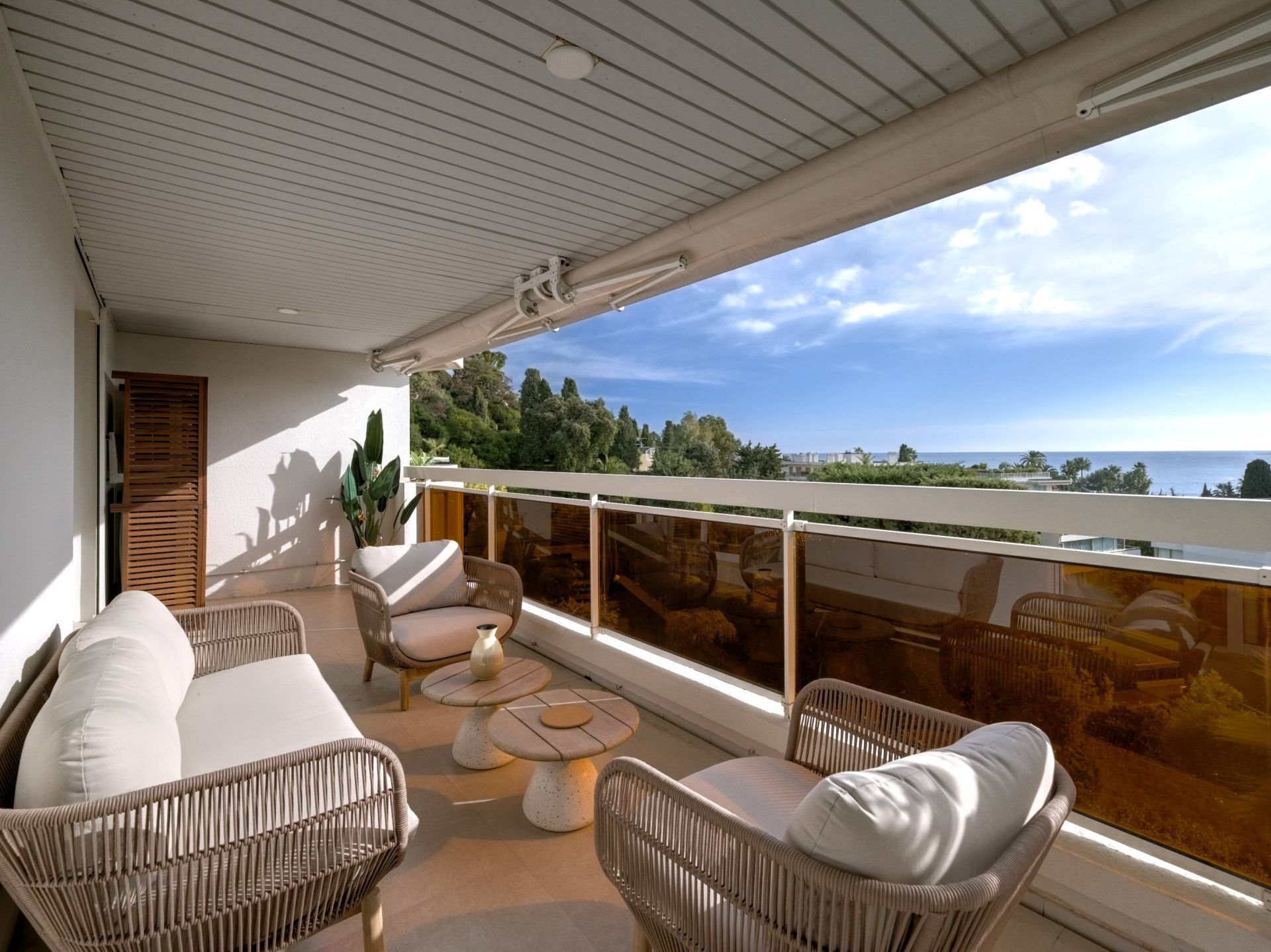 apartment 5 Rooms for sale on CANNES (06400)