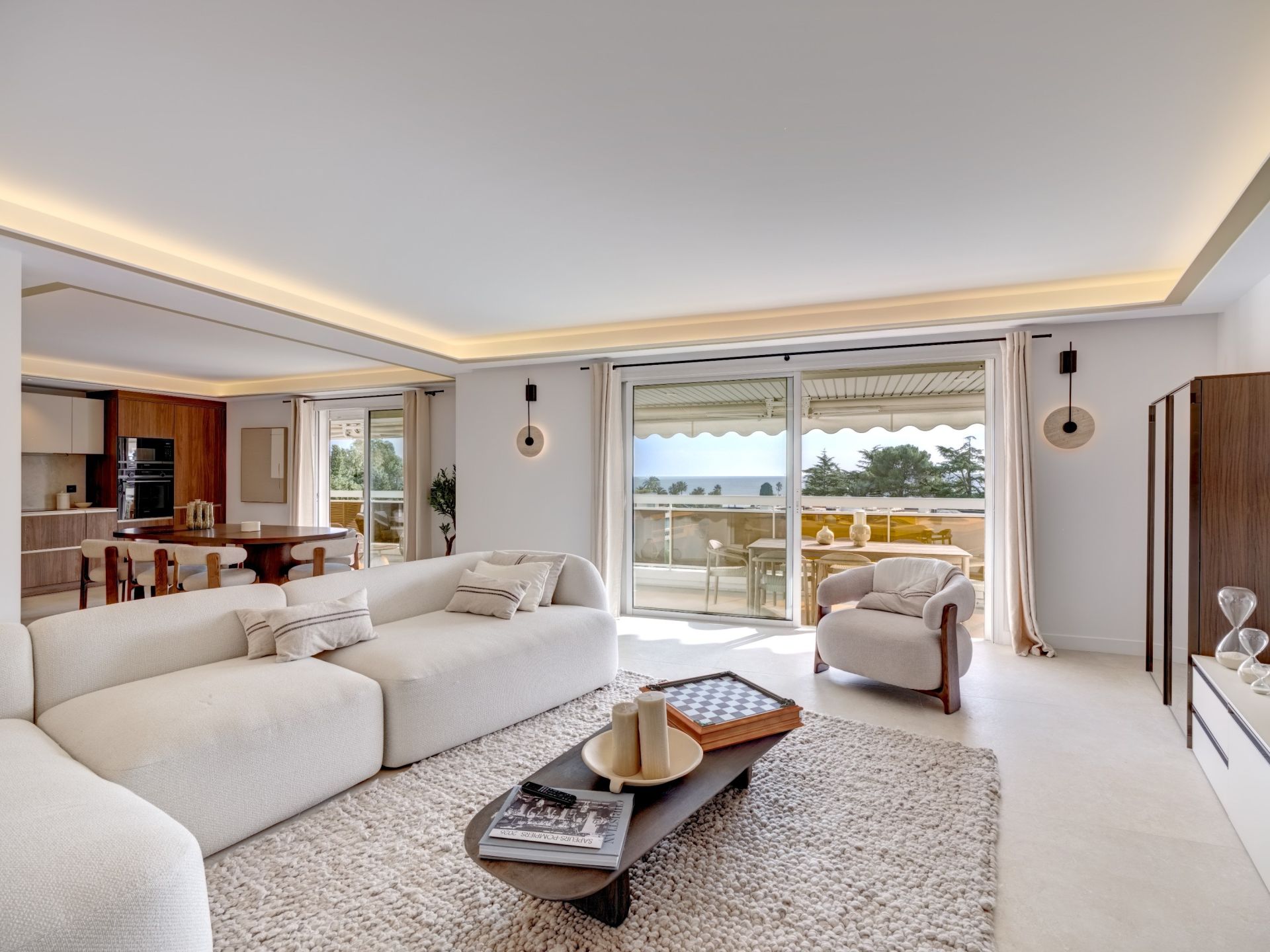 apartment 5 Rooms for sale on CANNES (06400)