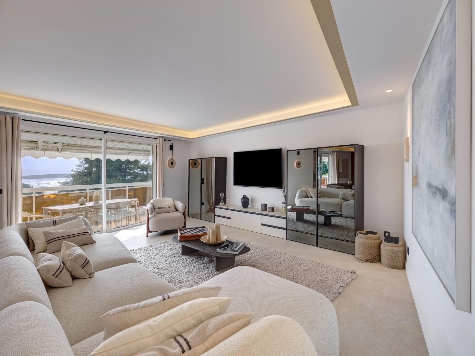 apartment 5 Rooms for sale on CANNES (06400)