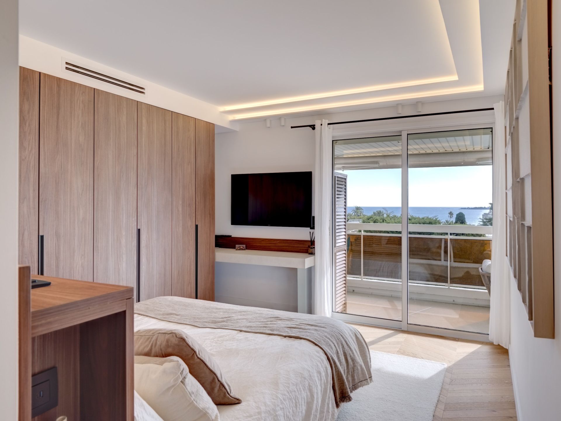 apartment 5 Rooms for sale on CANNES (06400)