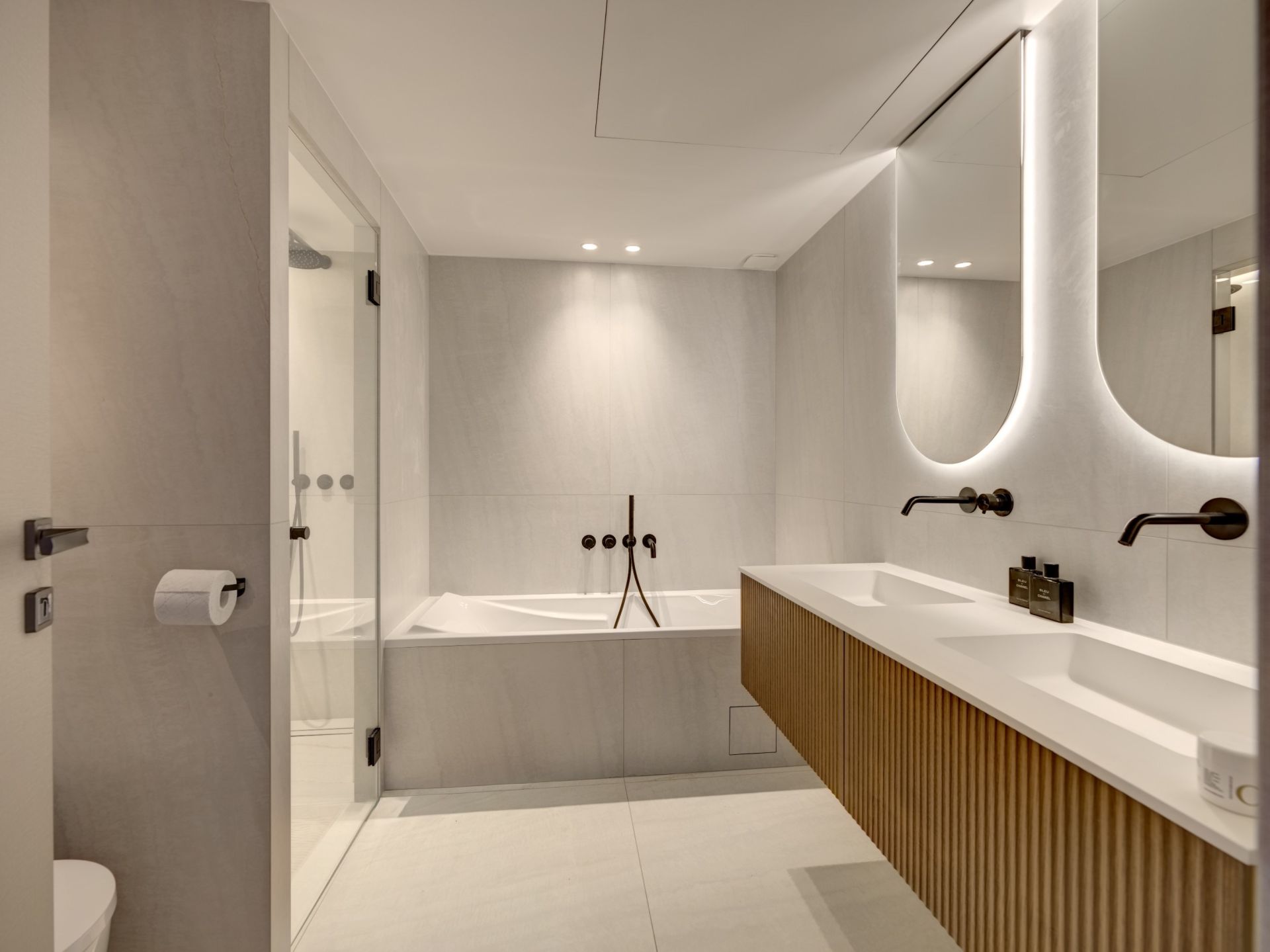 apartment 5 Rooms for sale on CANNES (06400)