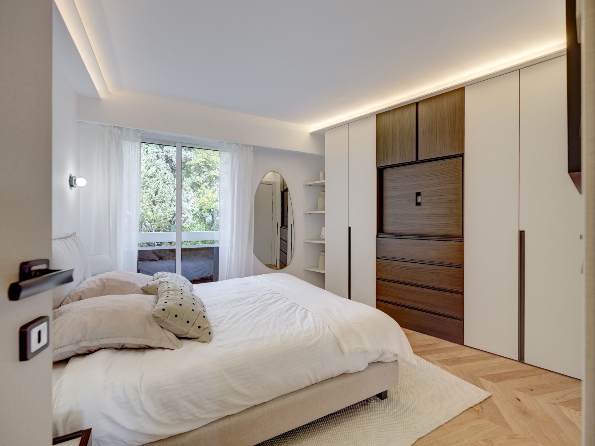 apartment 5 Rooms for sale on CANNES (06400)