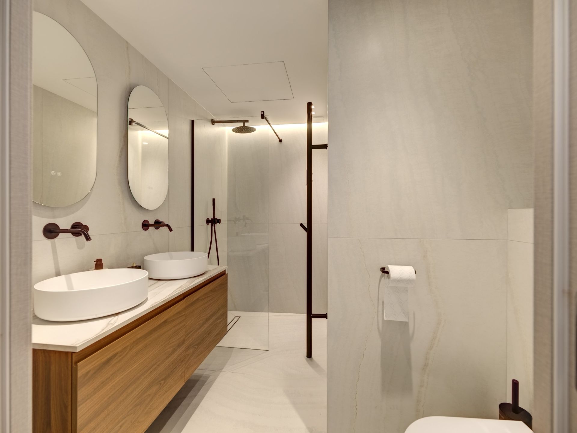 apartment 5 Rooms for sale on CANNES (06400)