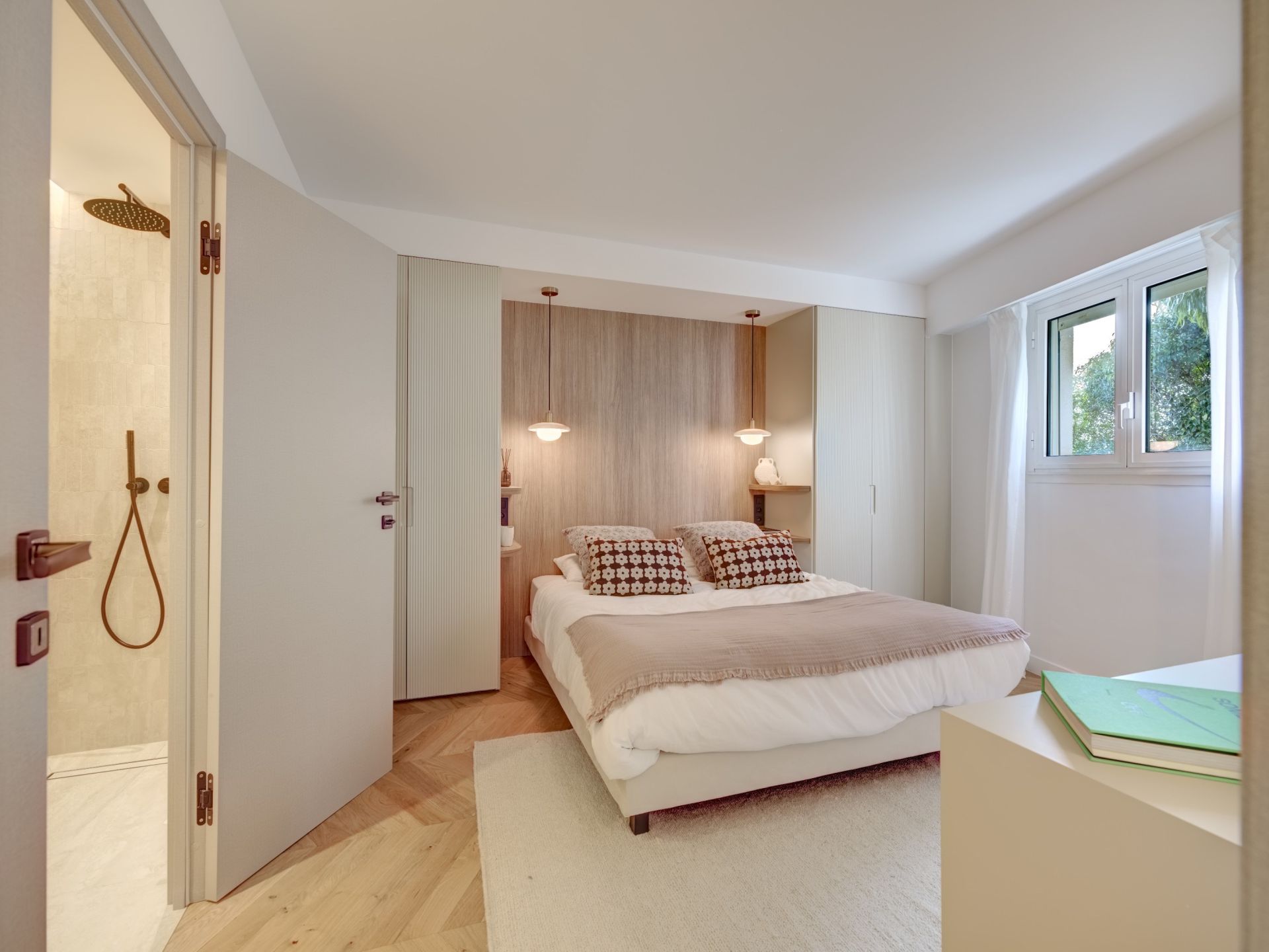 apartment 5 Rooms for sale on CANNES (06400)