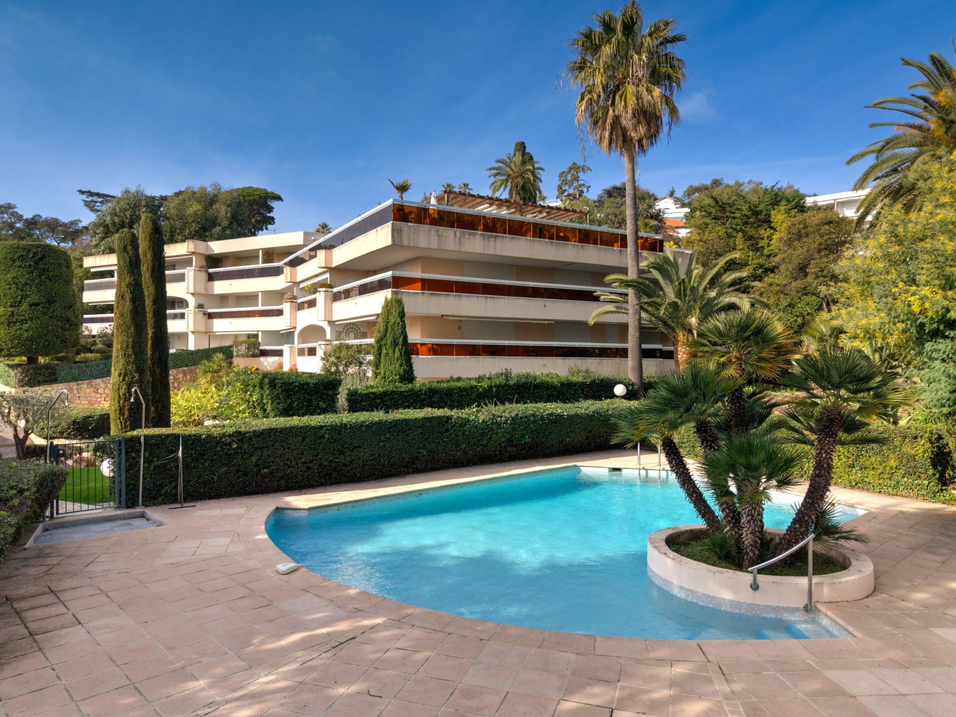 apartment 5 Rooms for sale on CANNES (06400)