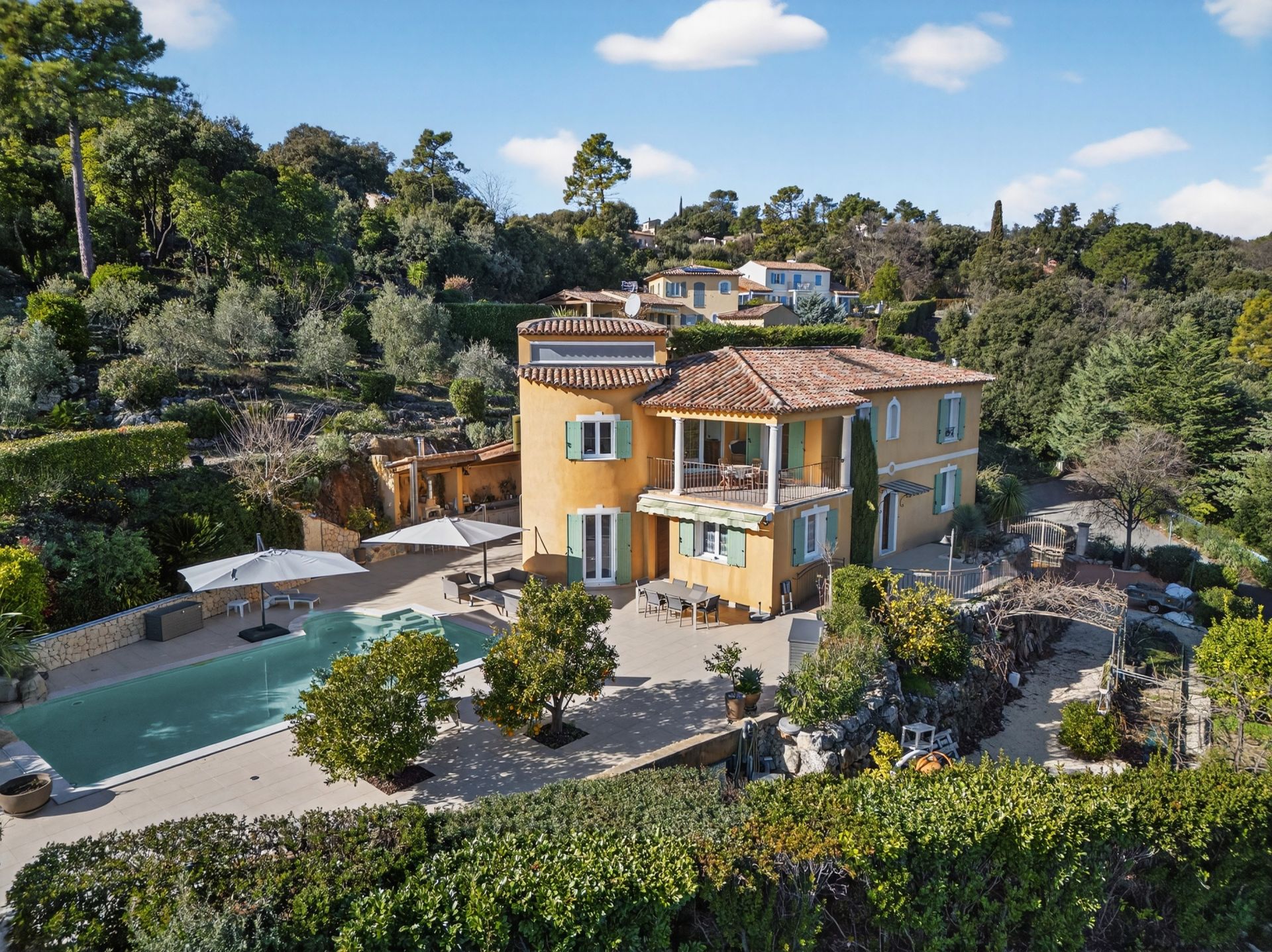 provencal house 6 Rooms for sale on MONTAUROUX (83440)