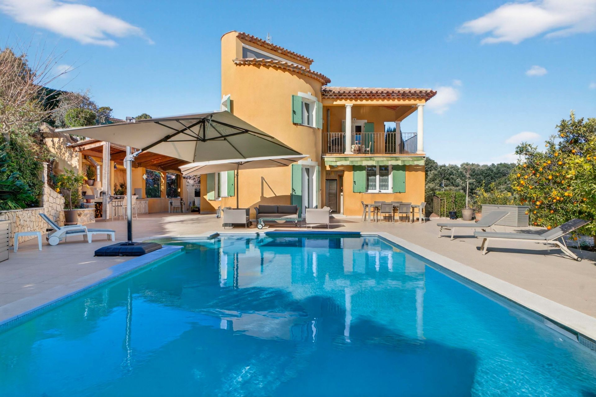 provencal house 6 Rooms for sale on MONTAUROUX (83440)