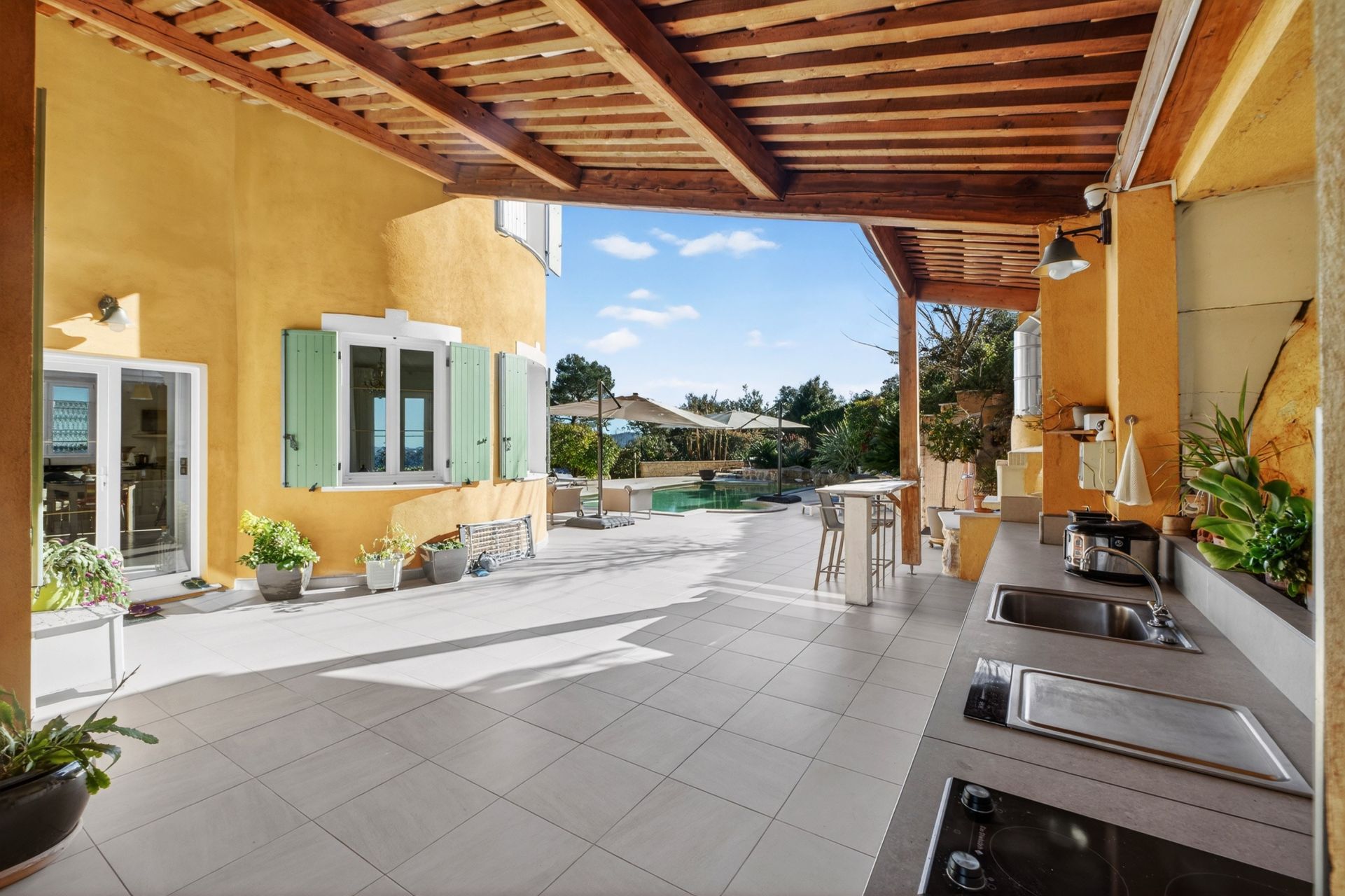 provencal house 6 Rooms for sale on MONTAUROUX (83440)