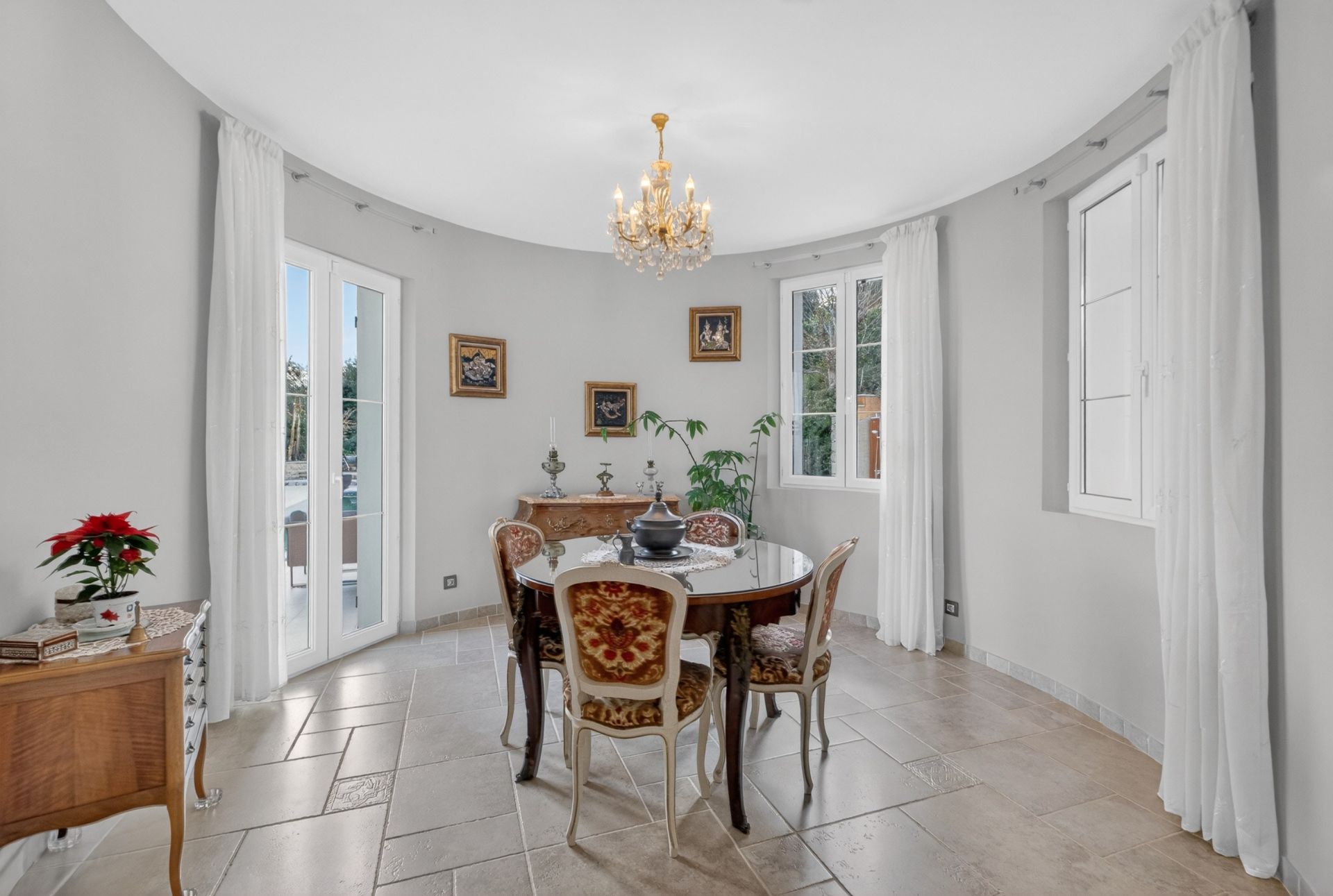 provencal house 6 Rooms for sale on MONTAUROUX (83440)