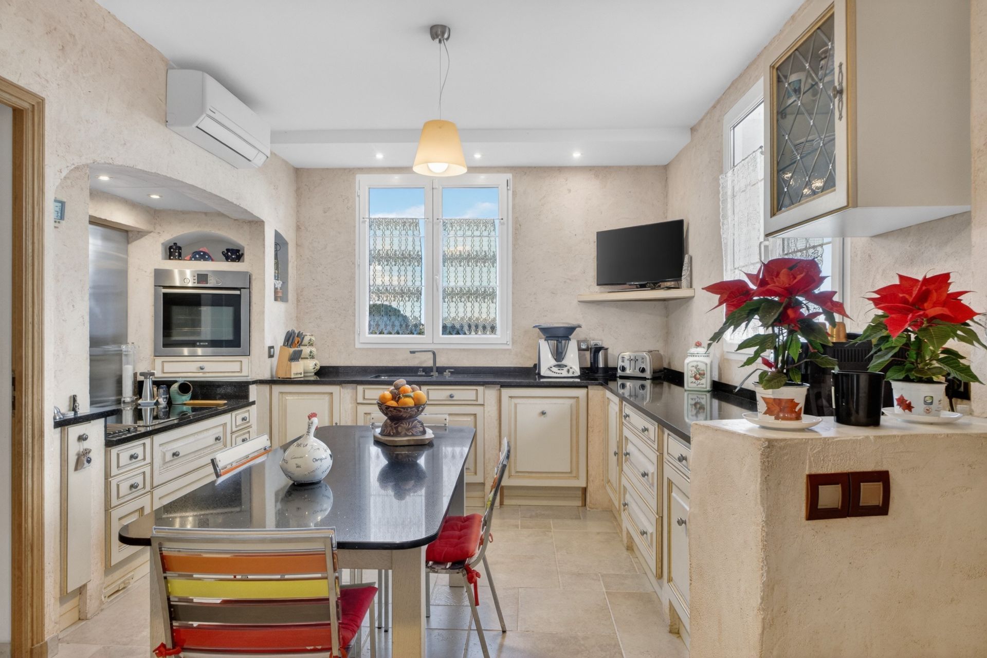 provencal house 6 Rooms for sale on MONTAUROUX (83440)