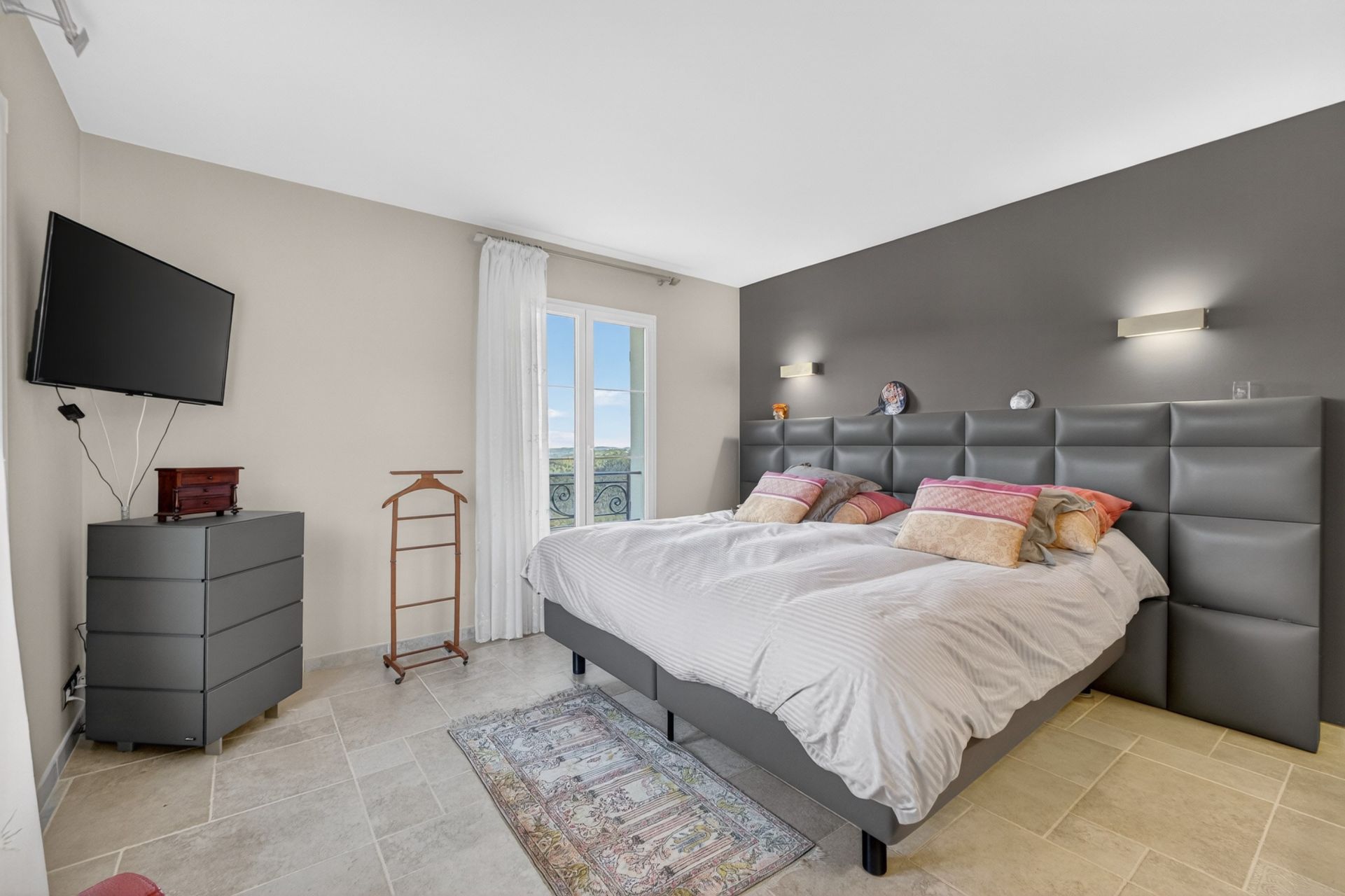 provencal house 6 Rooms for sale on MONTAUROUX (83440)