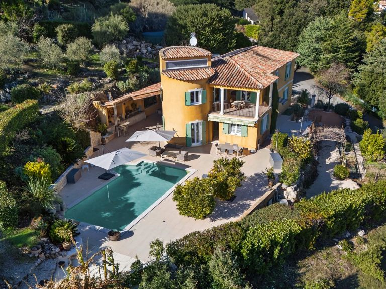 provencal house 6 Rooms for sale on MONTAUROUX (83440)