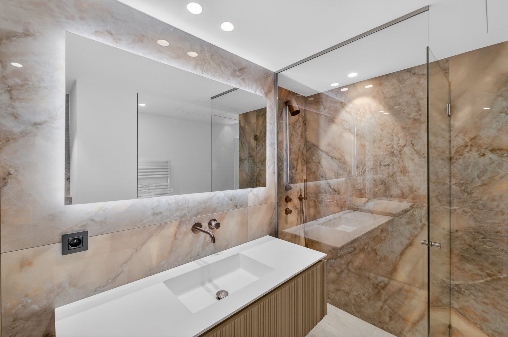 apartment 3 Rooms for sale on CANNES (06400)