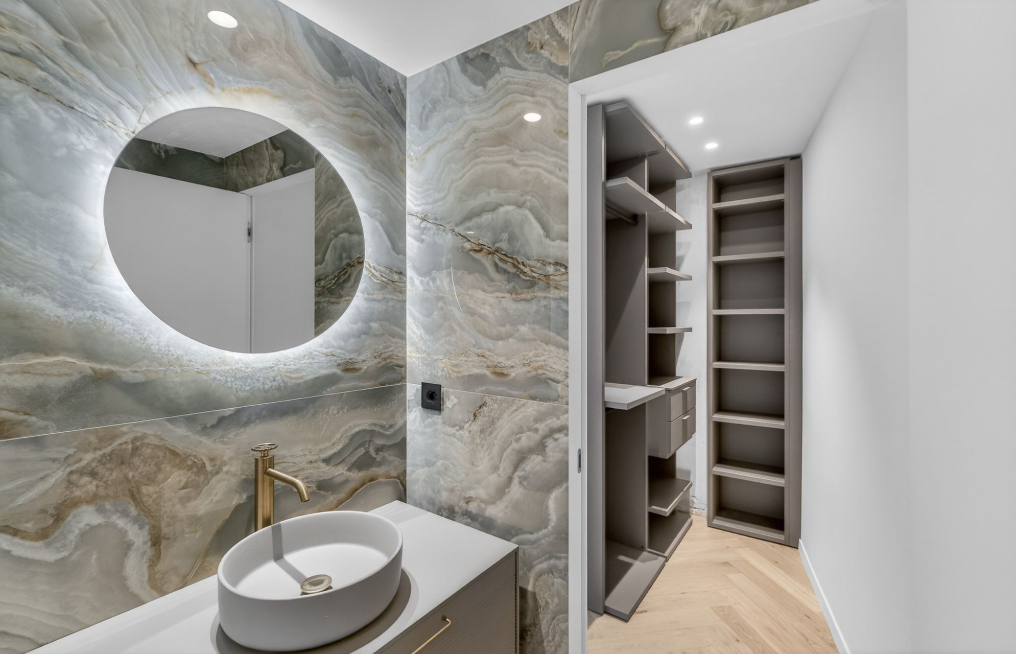 apartment 3 Rooms for sale on CANNES (06400)