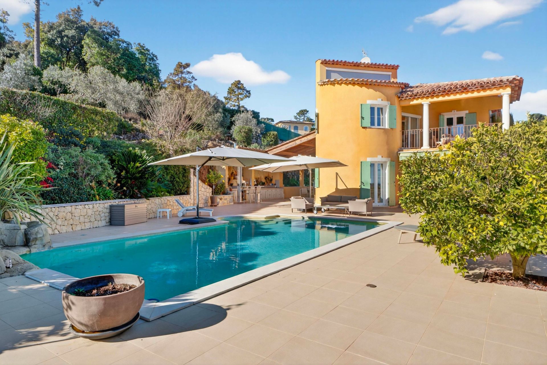 provencal house 6 Rooms for sale on MONTAUROUX (83440)