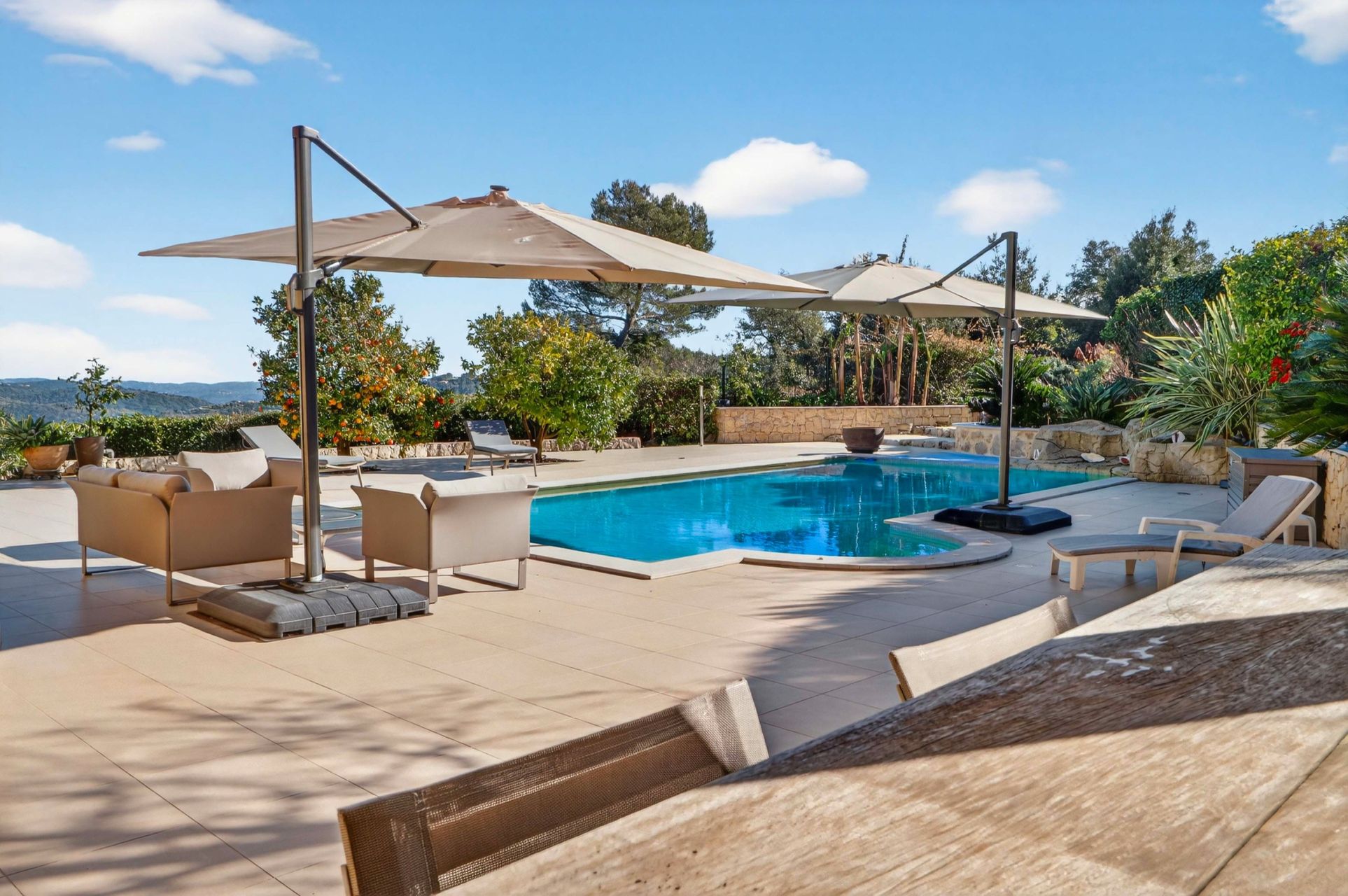 provencal house 6 Rooms for sale on MONTAUROUX (83440)