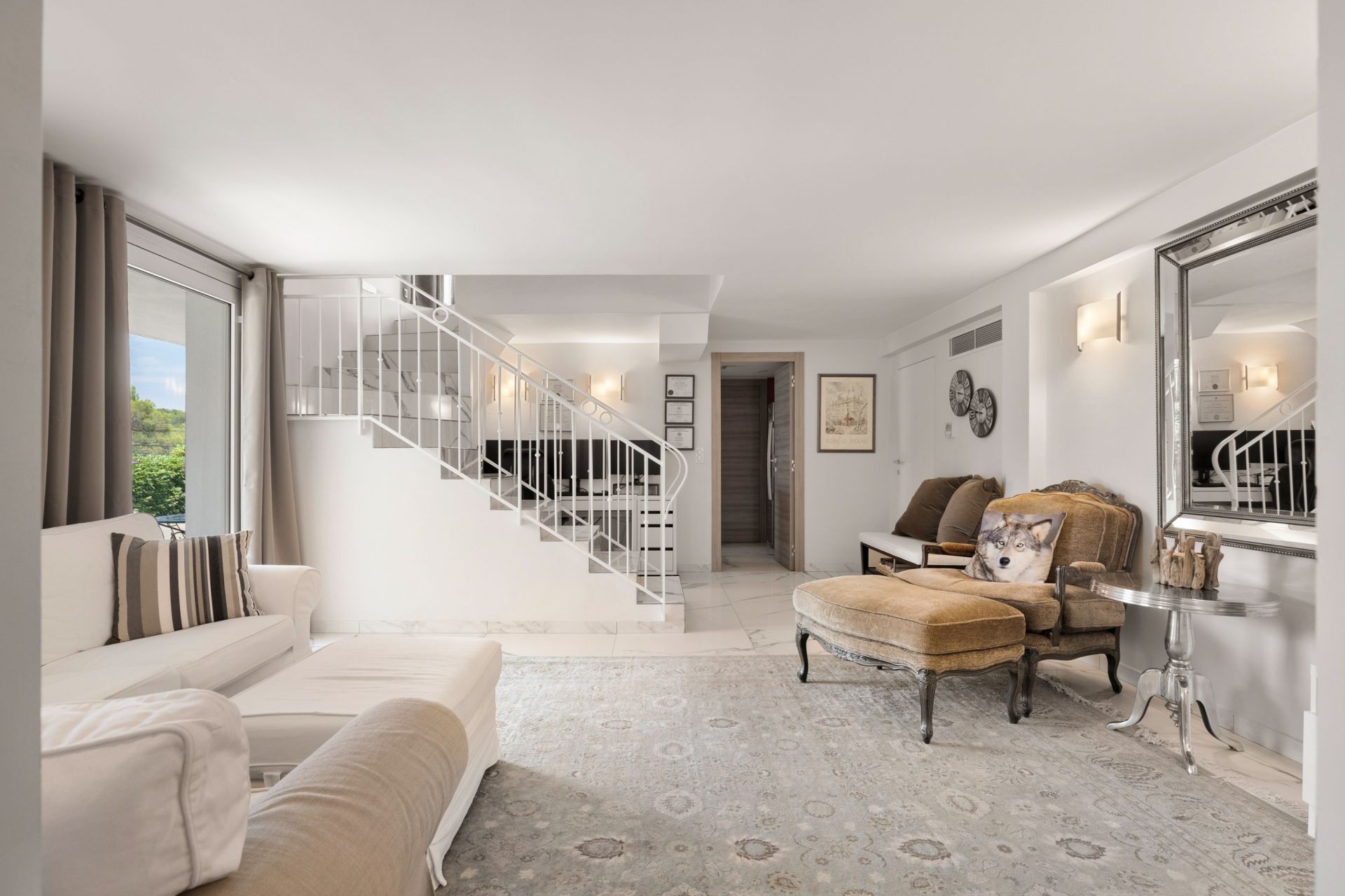 villa 8 Rooms for sale on MOUGINS (06250)