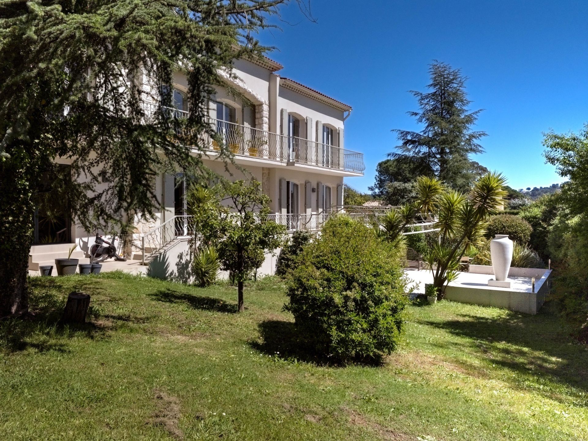 house 8 Rooms for sale on LA ROQUETTE SUR SIAGNE (06550)