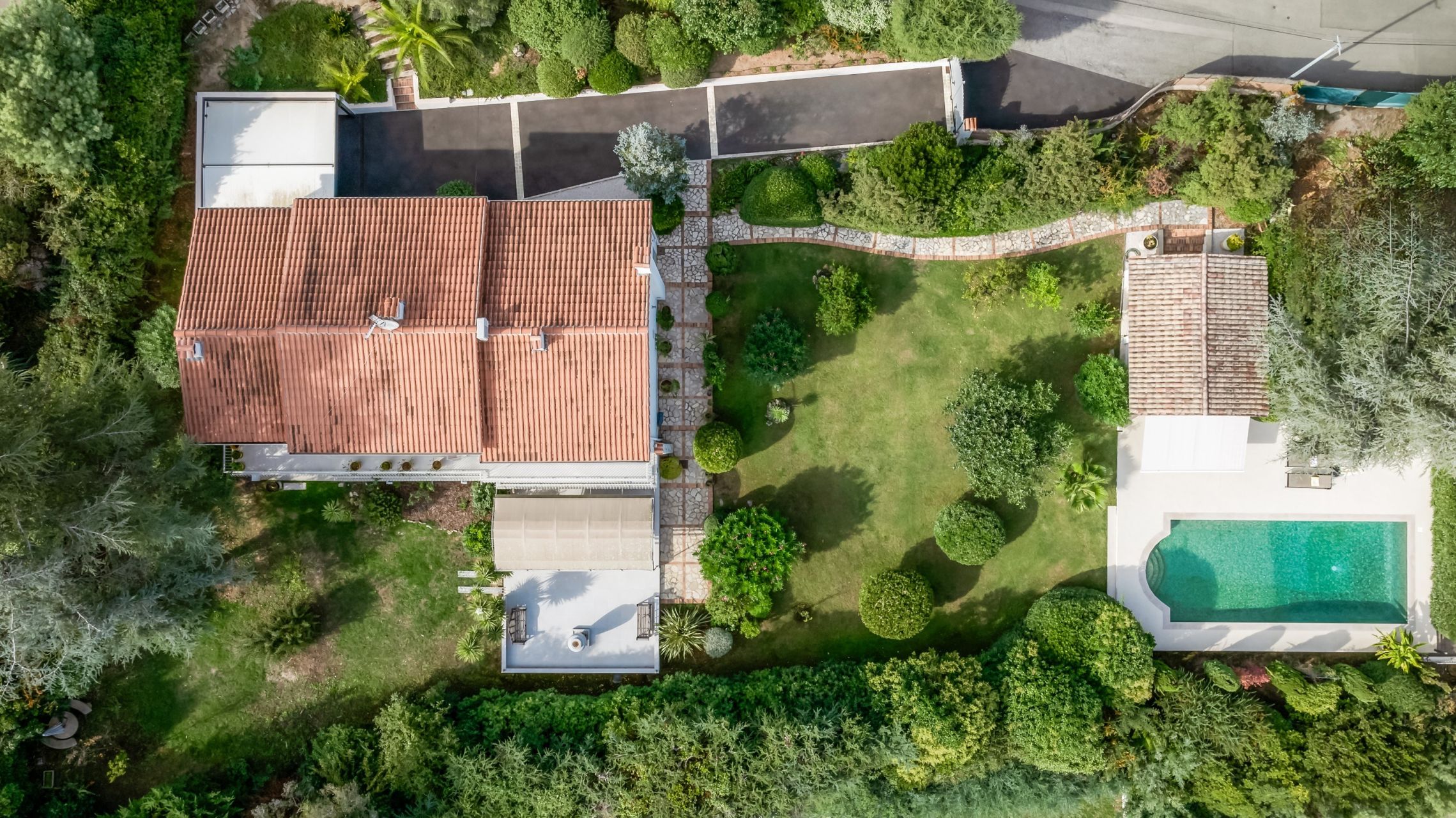 house 8 Rooms for sale on LA ROQUETTE SUR SIAGNE (06550)