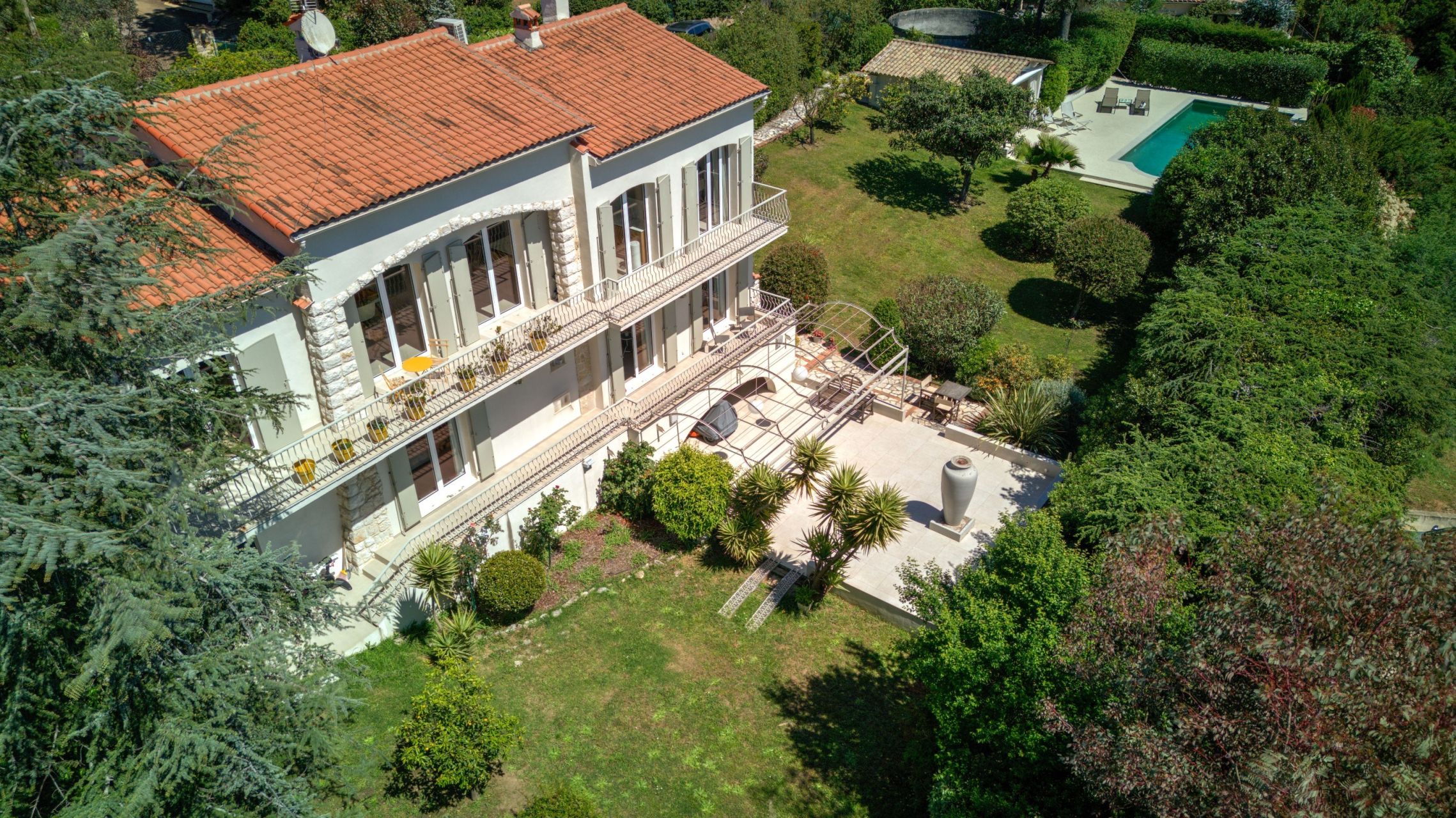 house 8 Rooms for sale on LA ROQUETTE SUR SIAGNE (06550)