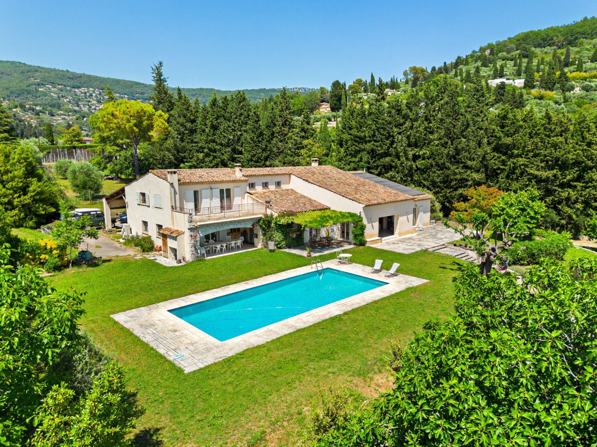 villa 9 Rooms for sale on GRASSE (06130)