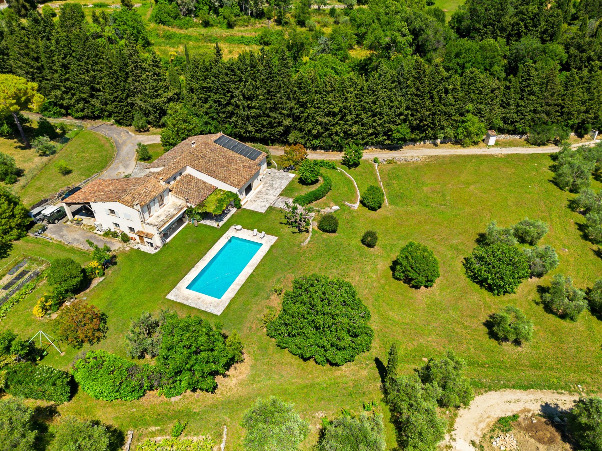 villa 9 Rooms for sale on GRASSE (06130)