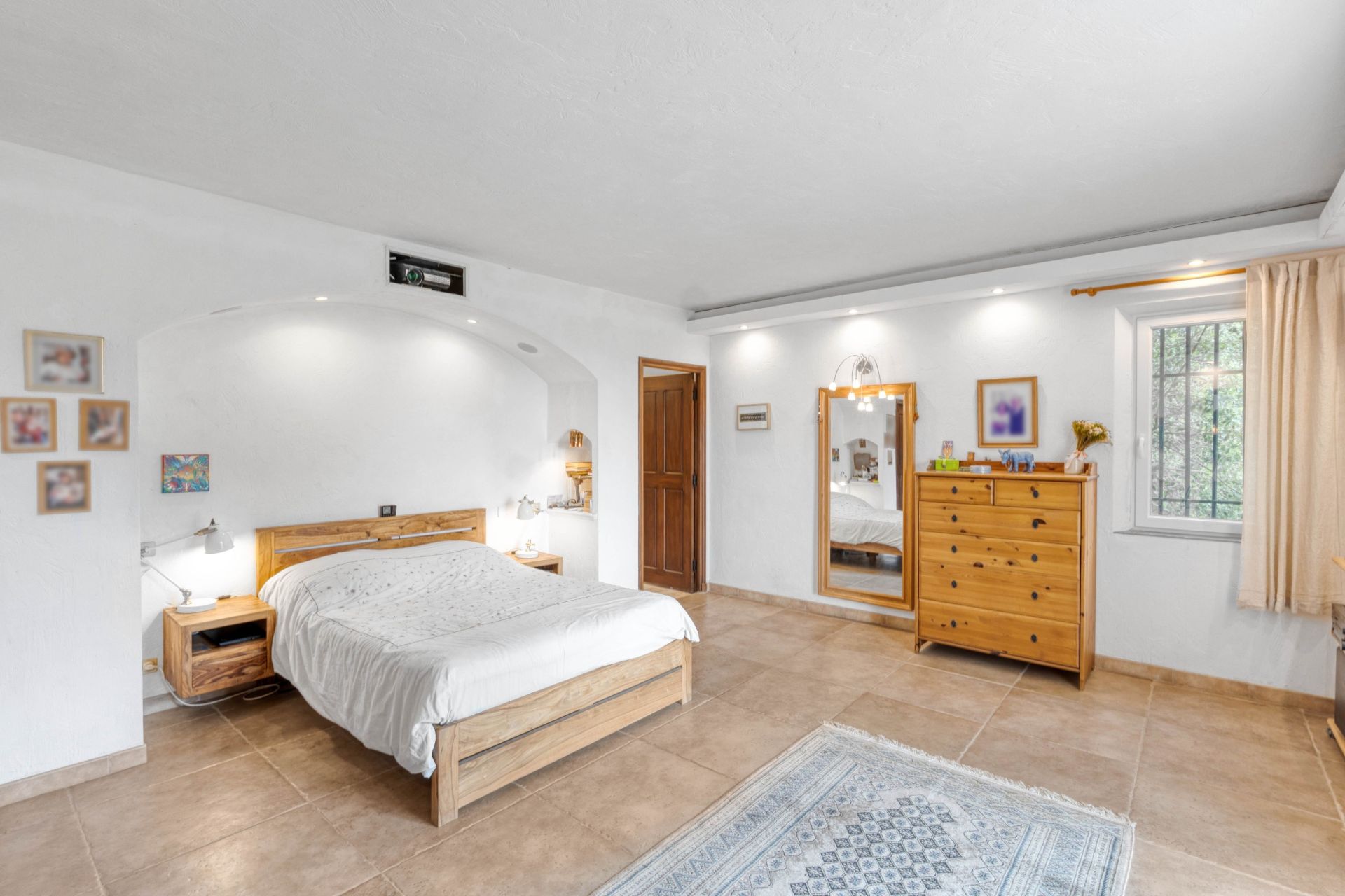 villa 9 Rooms for sale on GRASSE (06130)