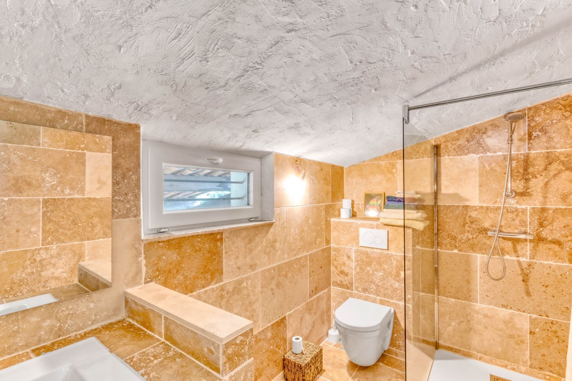 villa 9 Rooms for sale on GRASSE (06130)