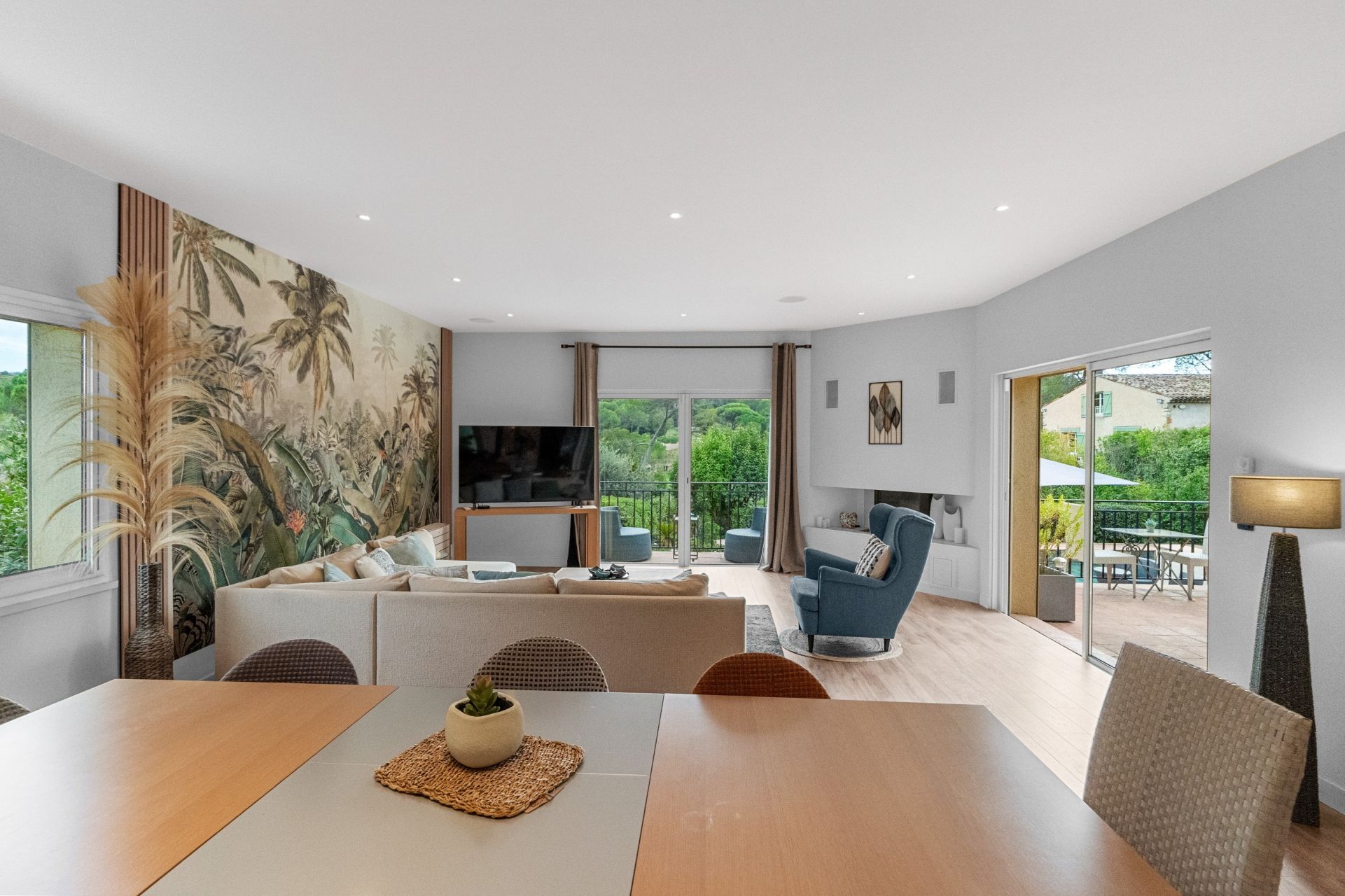 villa 5 Rooms for sale on MOUGINS (06250)