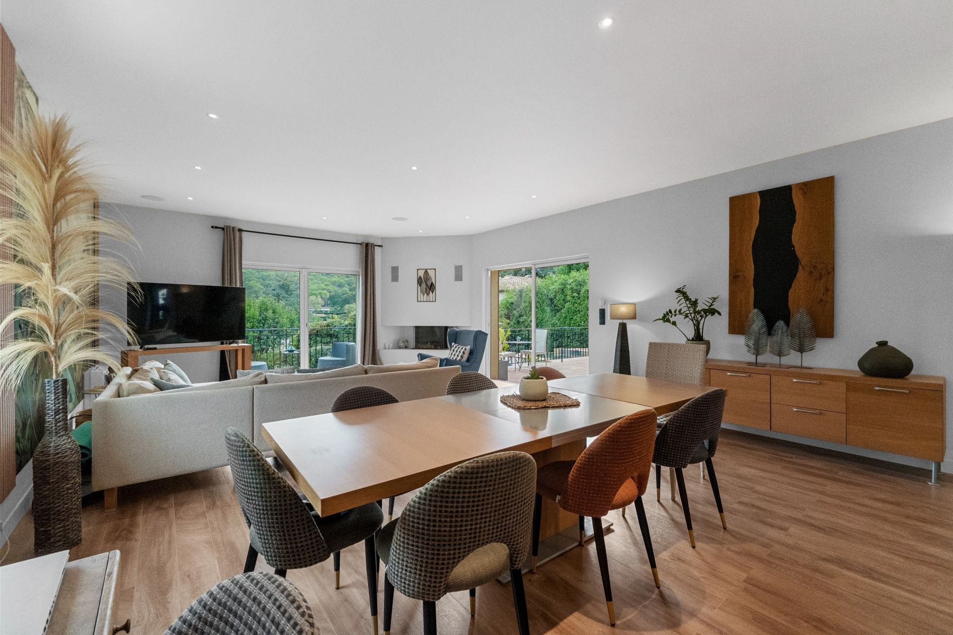 villa 5 Rooms for sale on MOUGINS (06250)