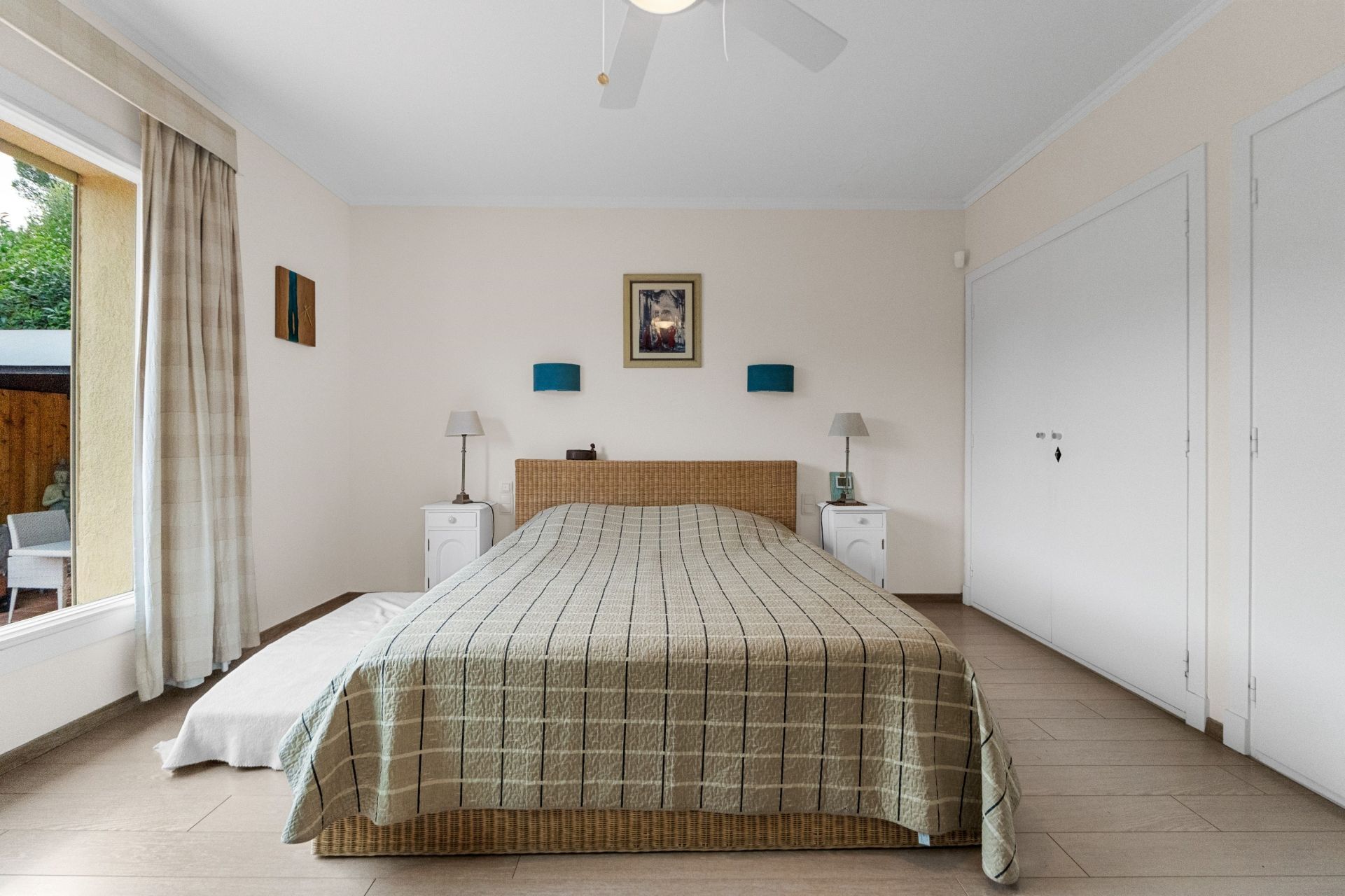 villa 5 Rooms for sale on MOUGINS (06250)