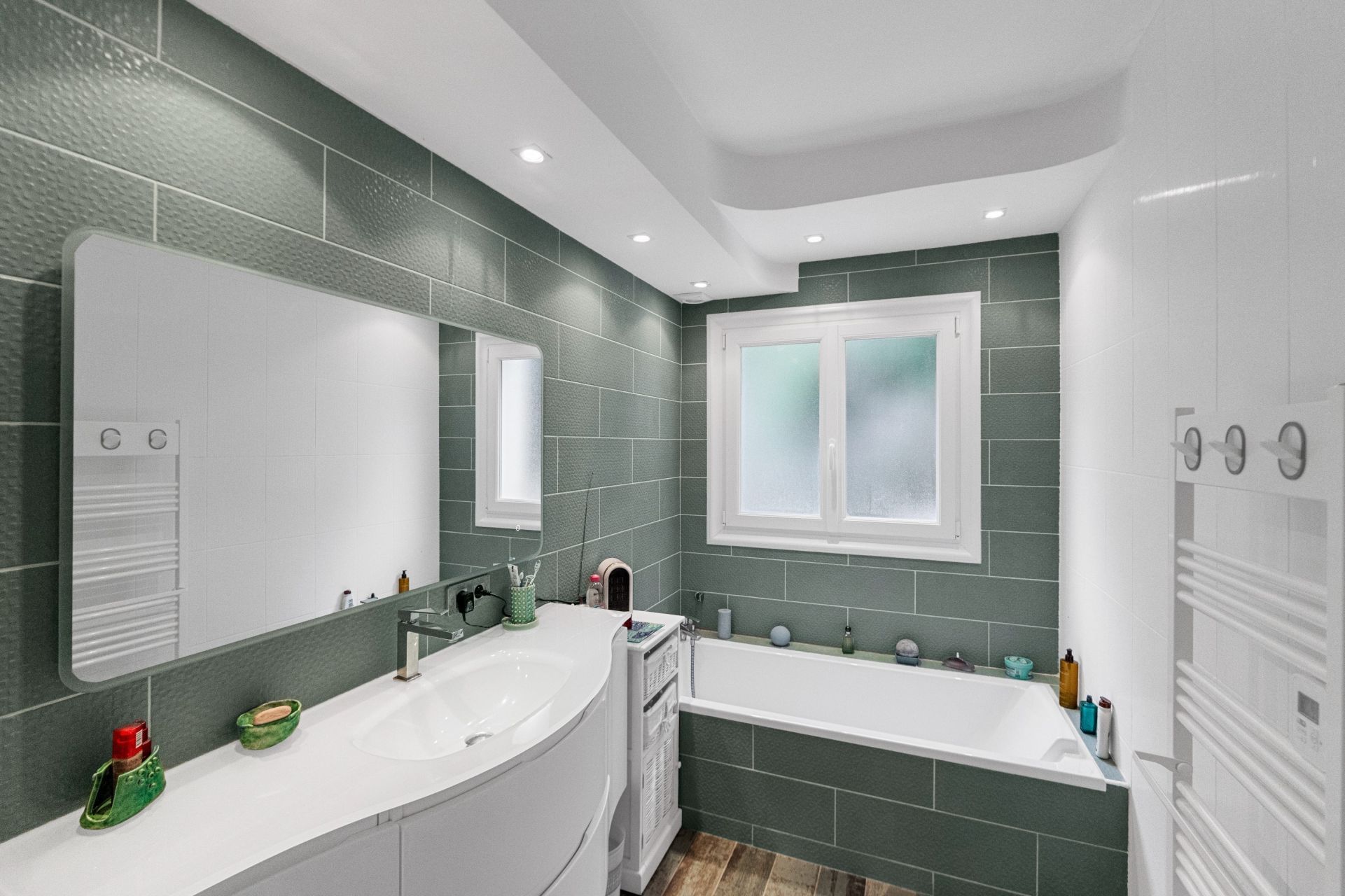 villa 5 Rooms for sale on MOUGINS (06250)