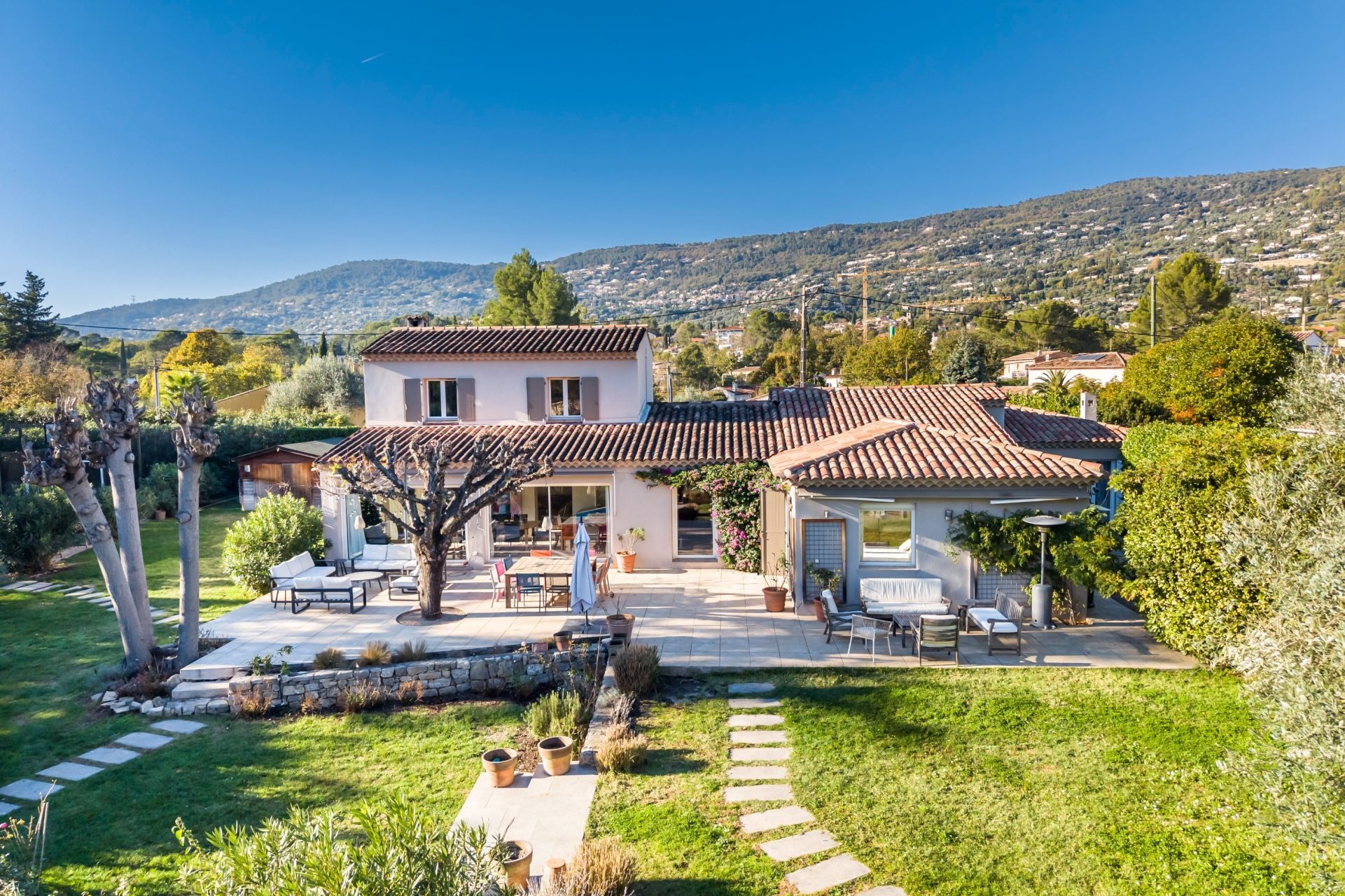 villa 8 Rooms for sale on PEYMEINADE (06530)
