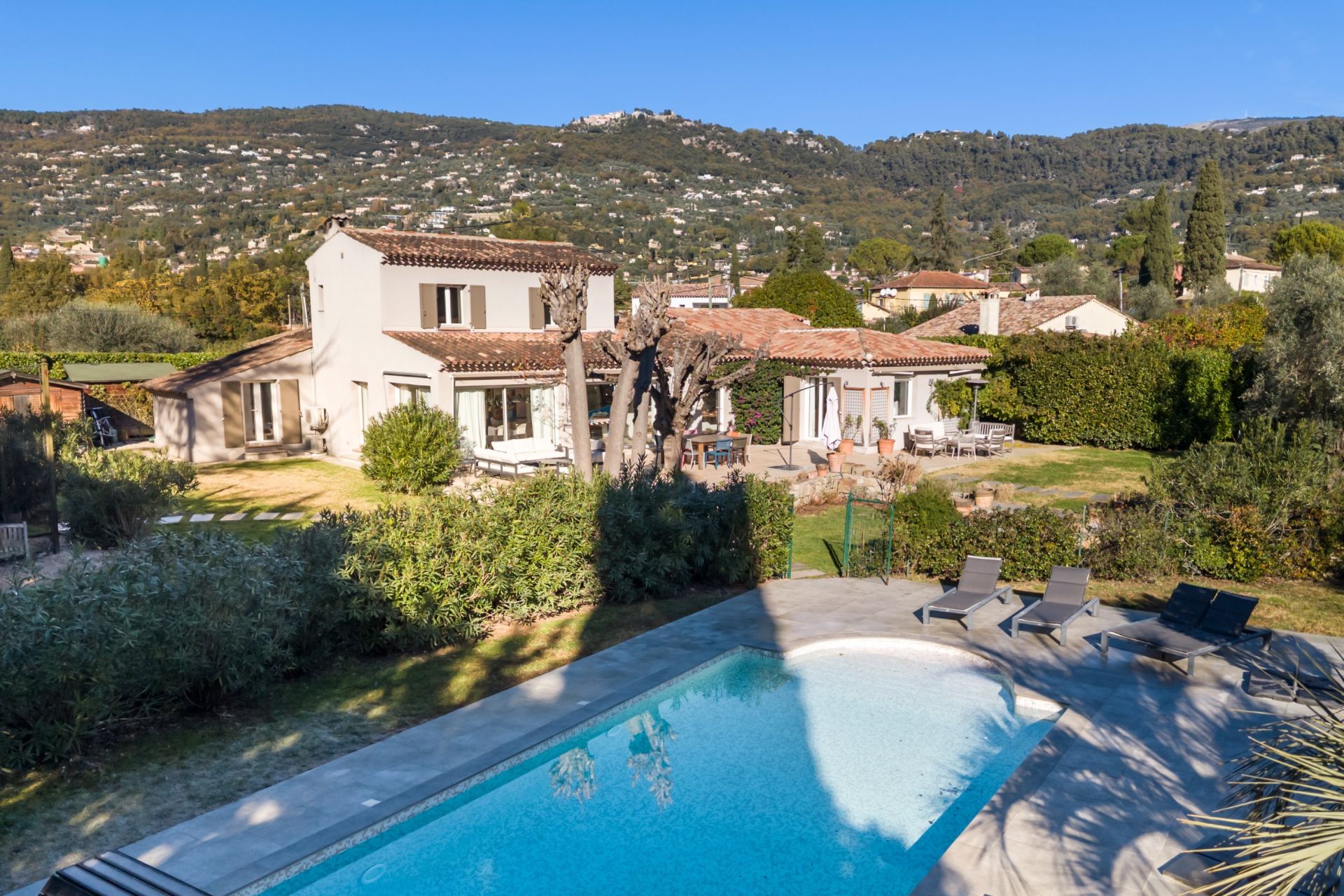 villa 8 Rooms for sale on PEYMEINADE (06530)