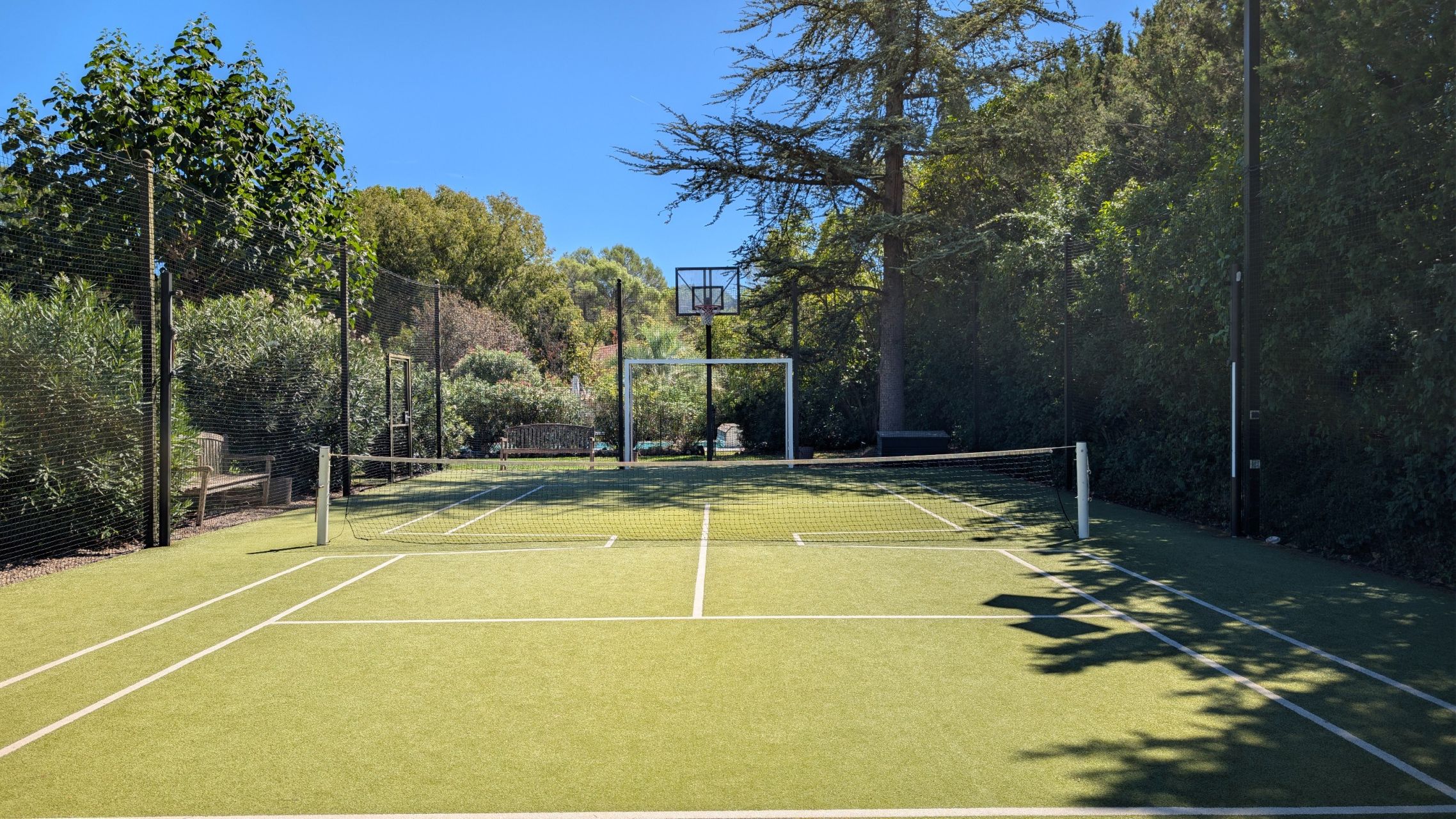 villa 8 Rooms for sale on PEYMEINADE (06530)