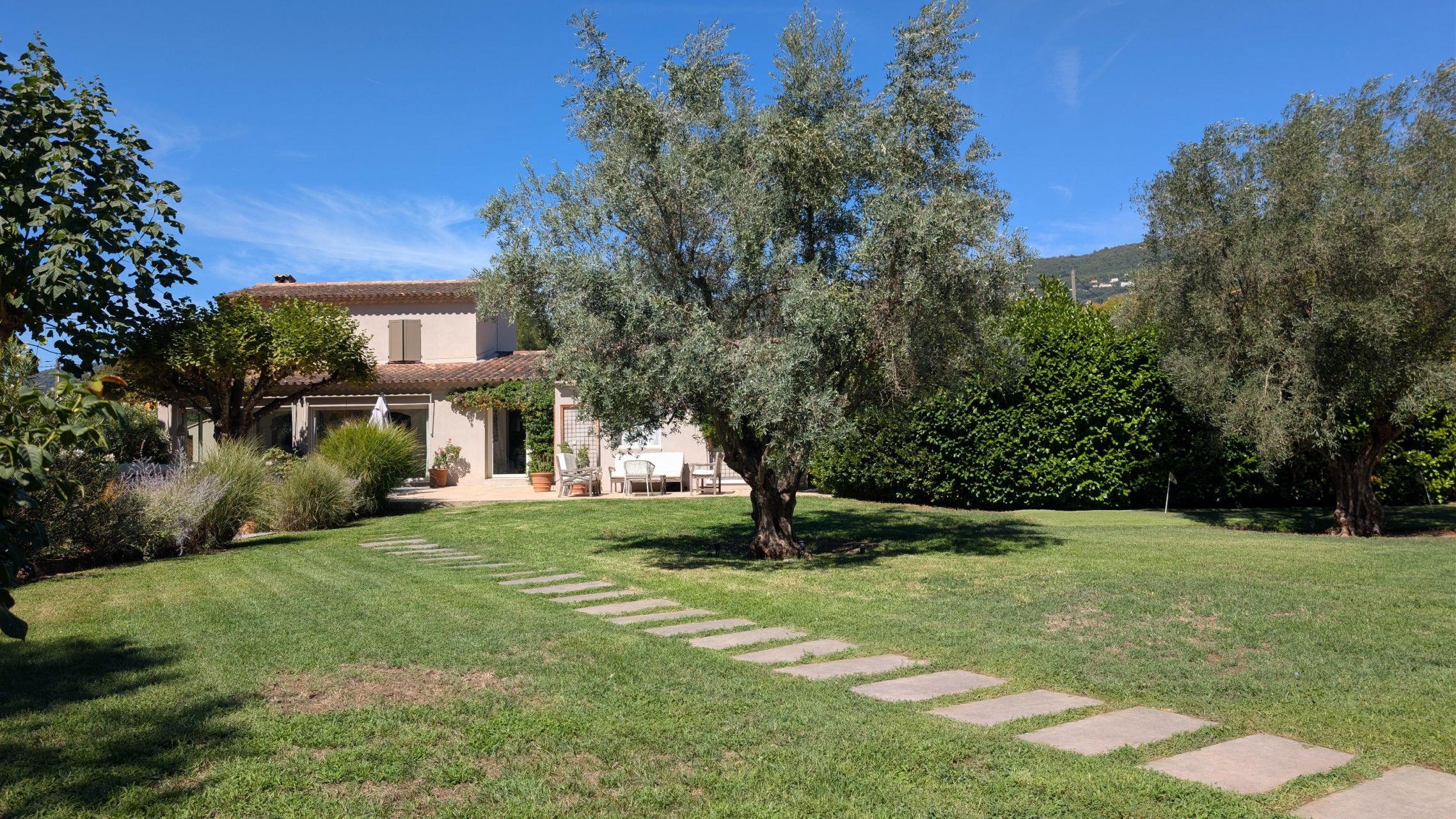 villa 8 Rooms for sale on PEYMEINADE (06530)