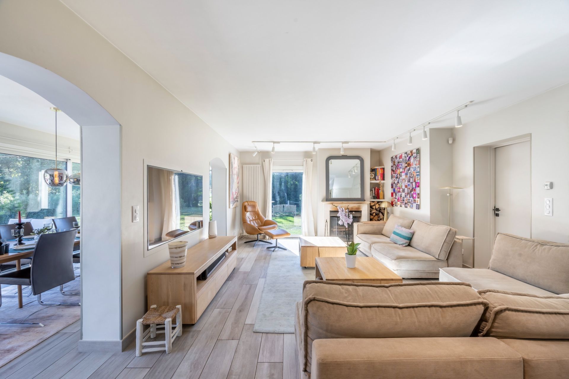 villa 8 Rooms for sale on PEYMEINADE (06530)