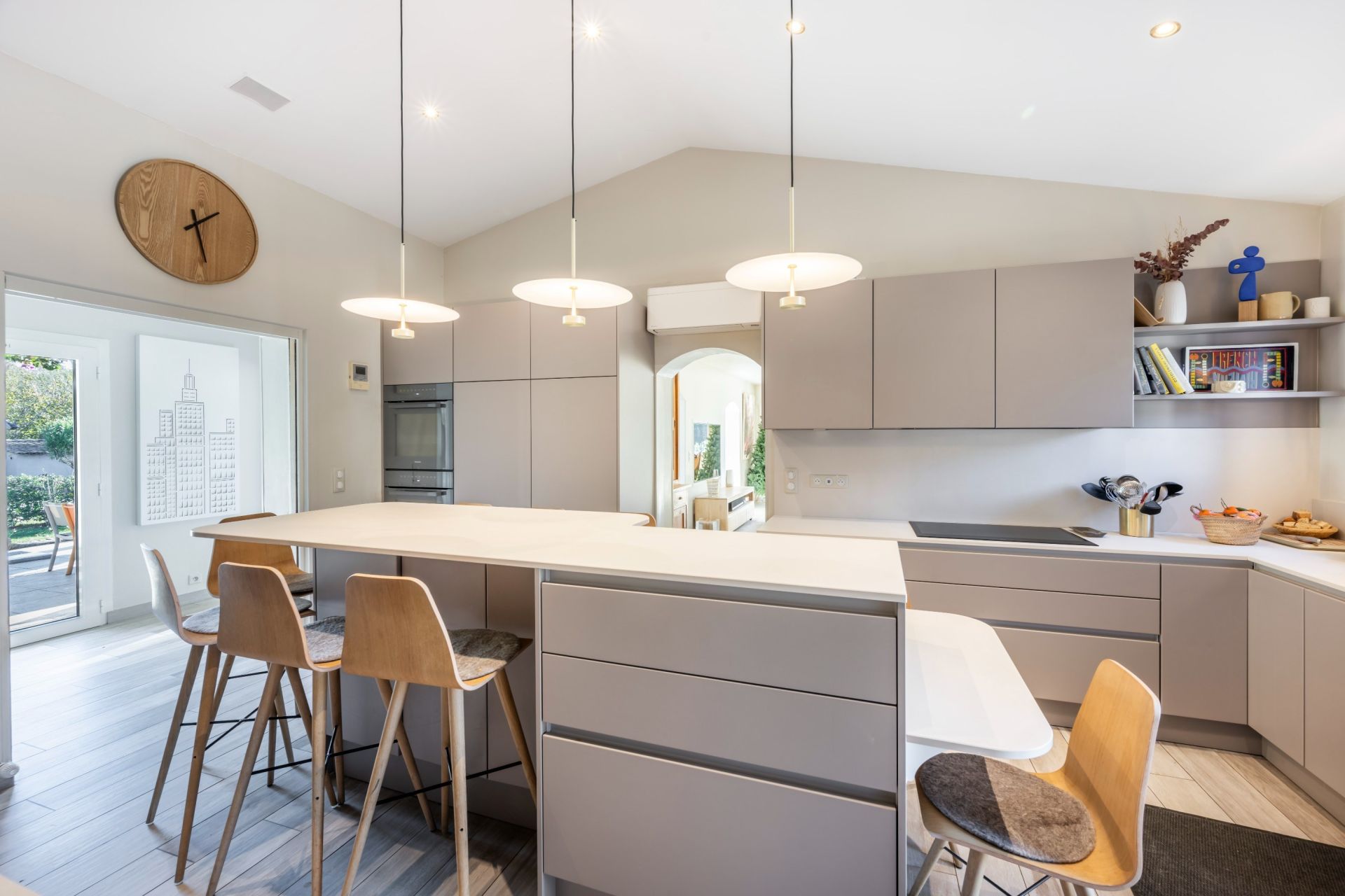 villa 8 Rooms for sale on PEYMEINADE (06530)