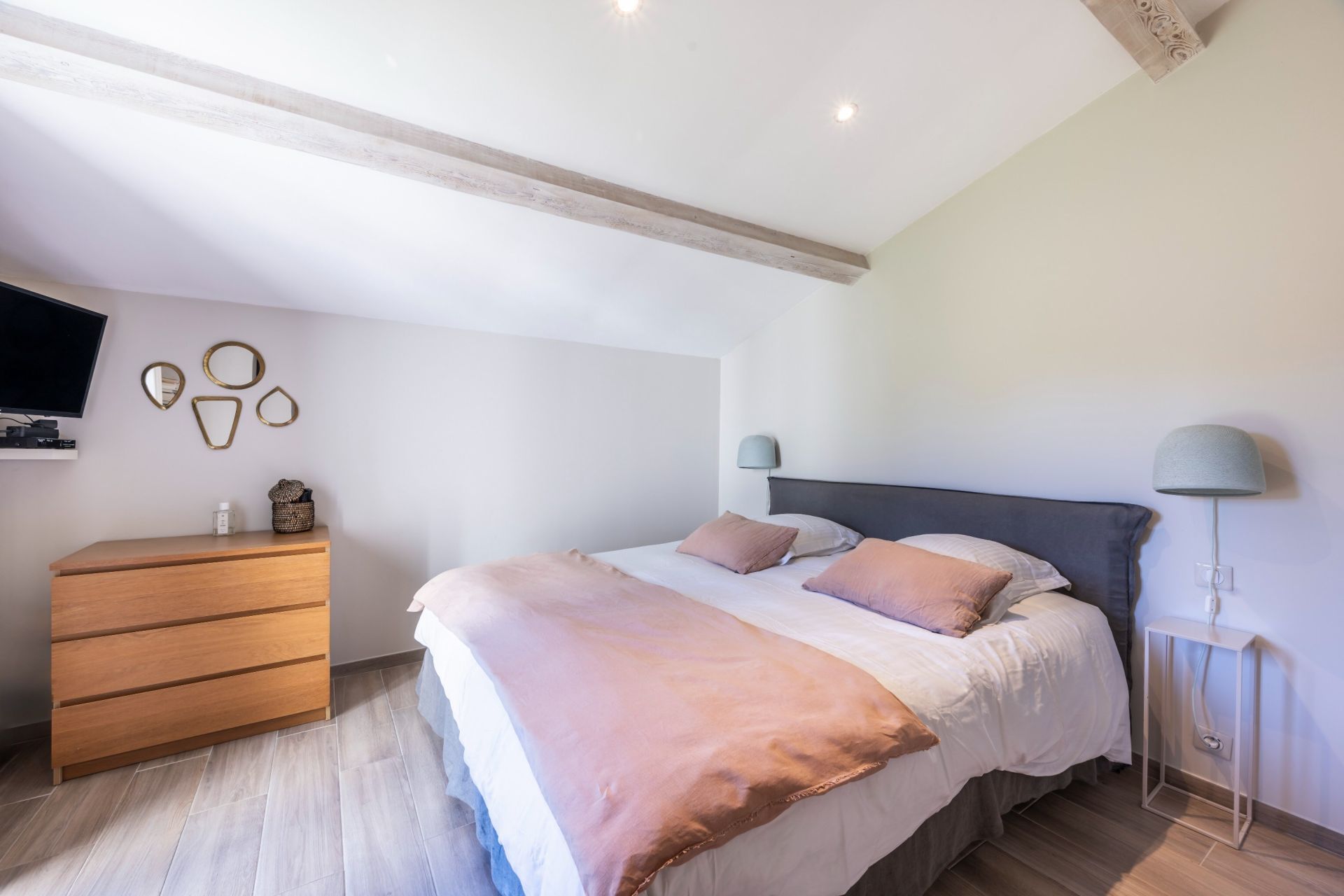 villa 8 Rooms for sale on PEYMEINADE (06530)