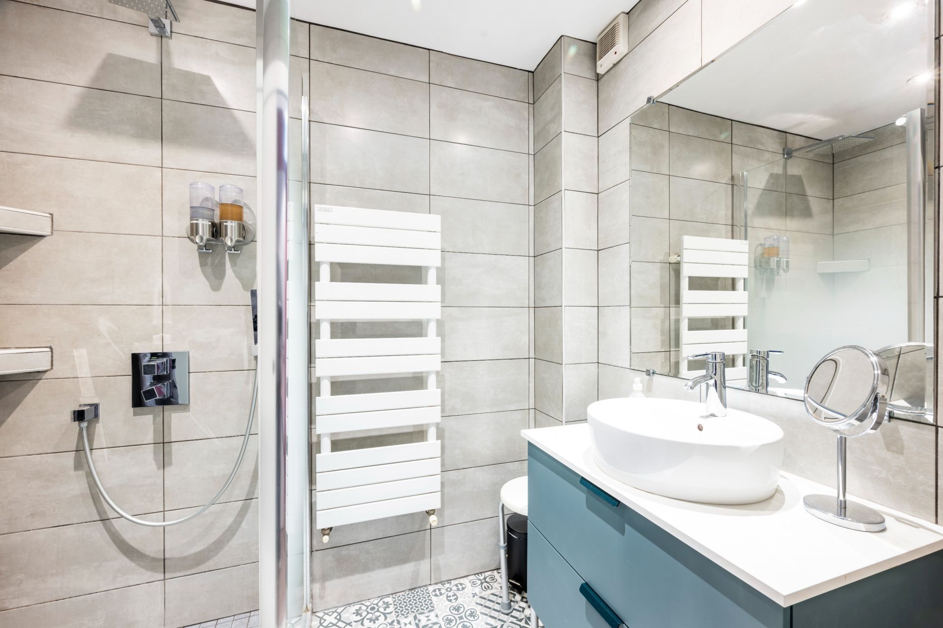 villa 8 Rooms for sale on PEYMEINADE (06530)