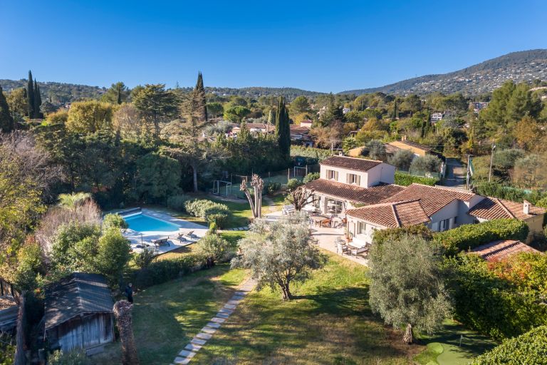villa 8 Rooms for sale on PEYMEINADE (06530)