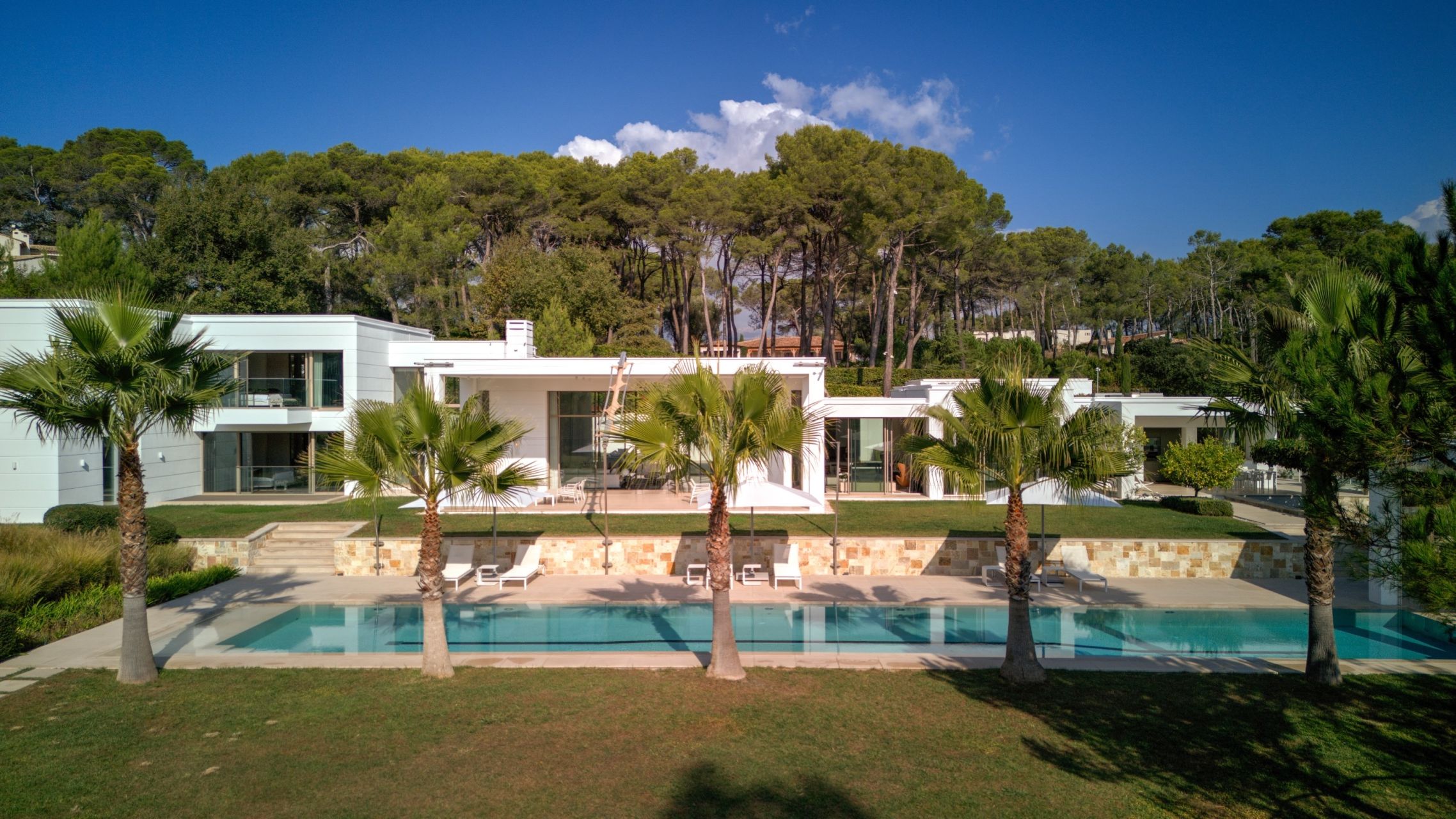 maison contemporaine 17 Pièces en vente sur MOUGINS (06250)