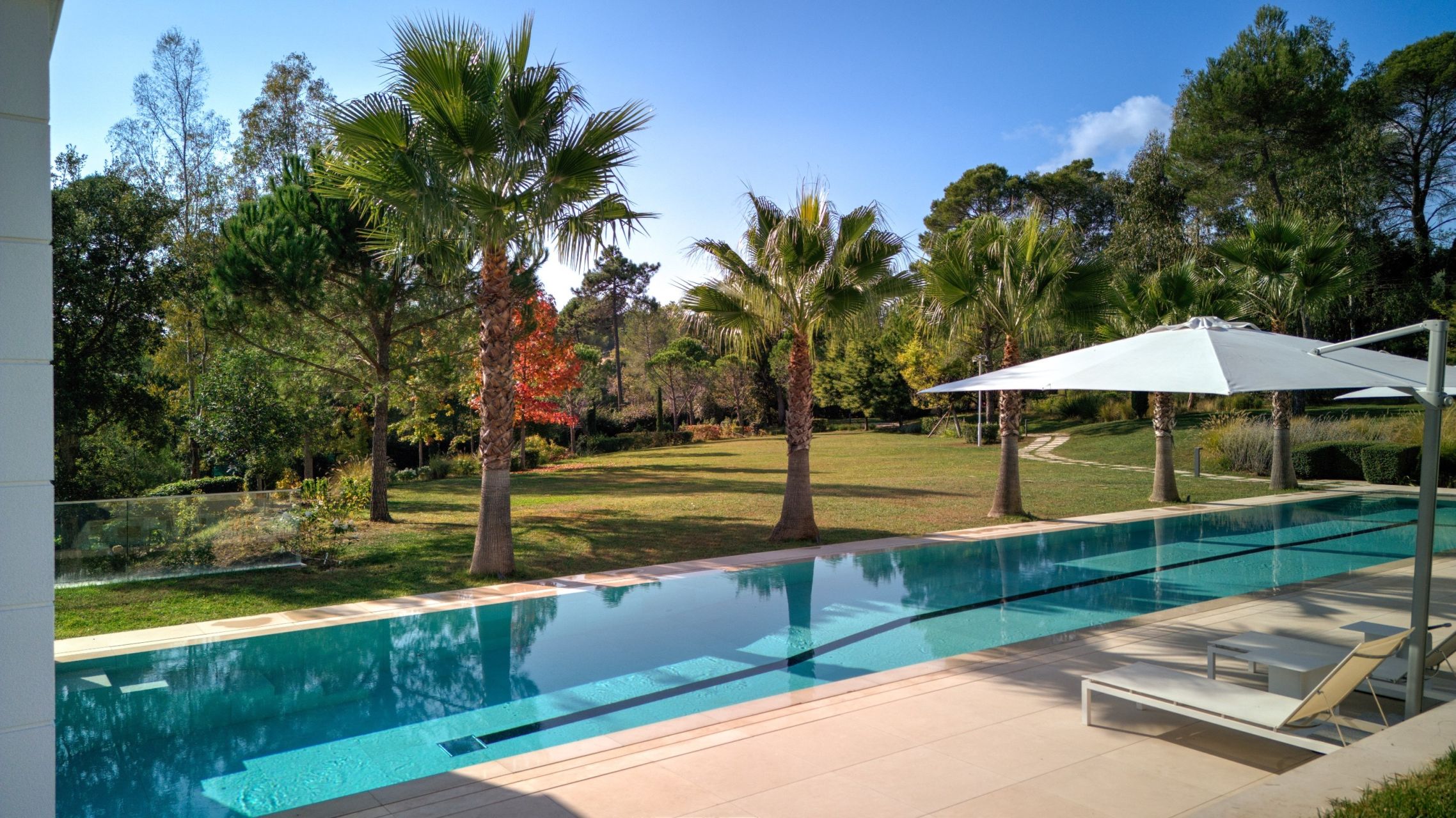 maison contemporaine 17 Pièces en vente sur MOUGINS (06250)
