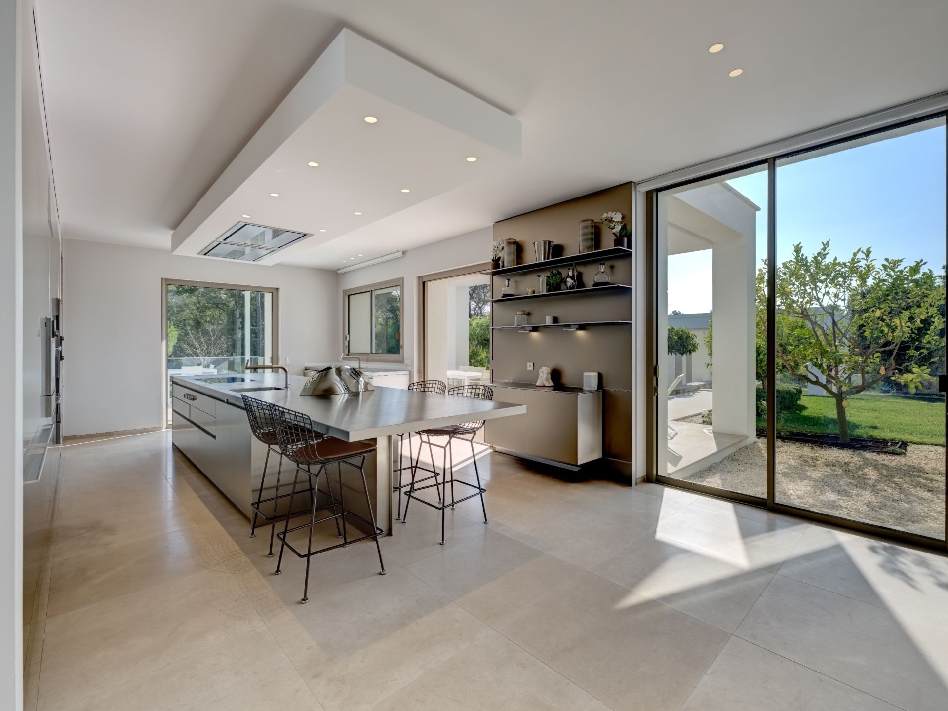 contemporary house 17 Rooms for sale on MOUGINS (06250)