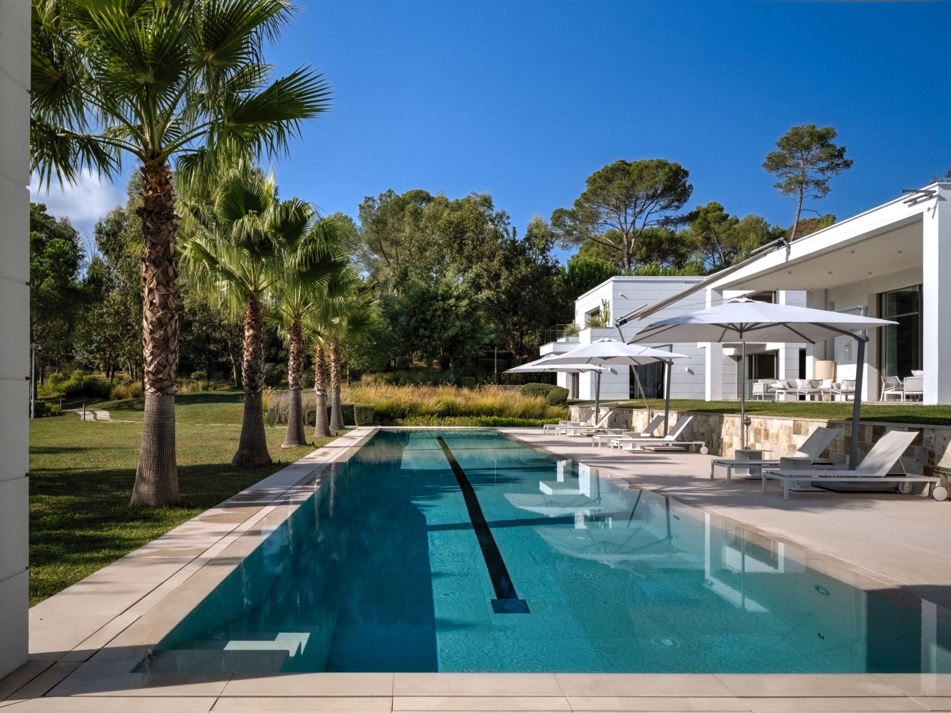 maison contemporaine 17 Pièces en vente sur MOUGINS (06250)