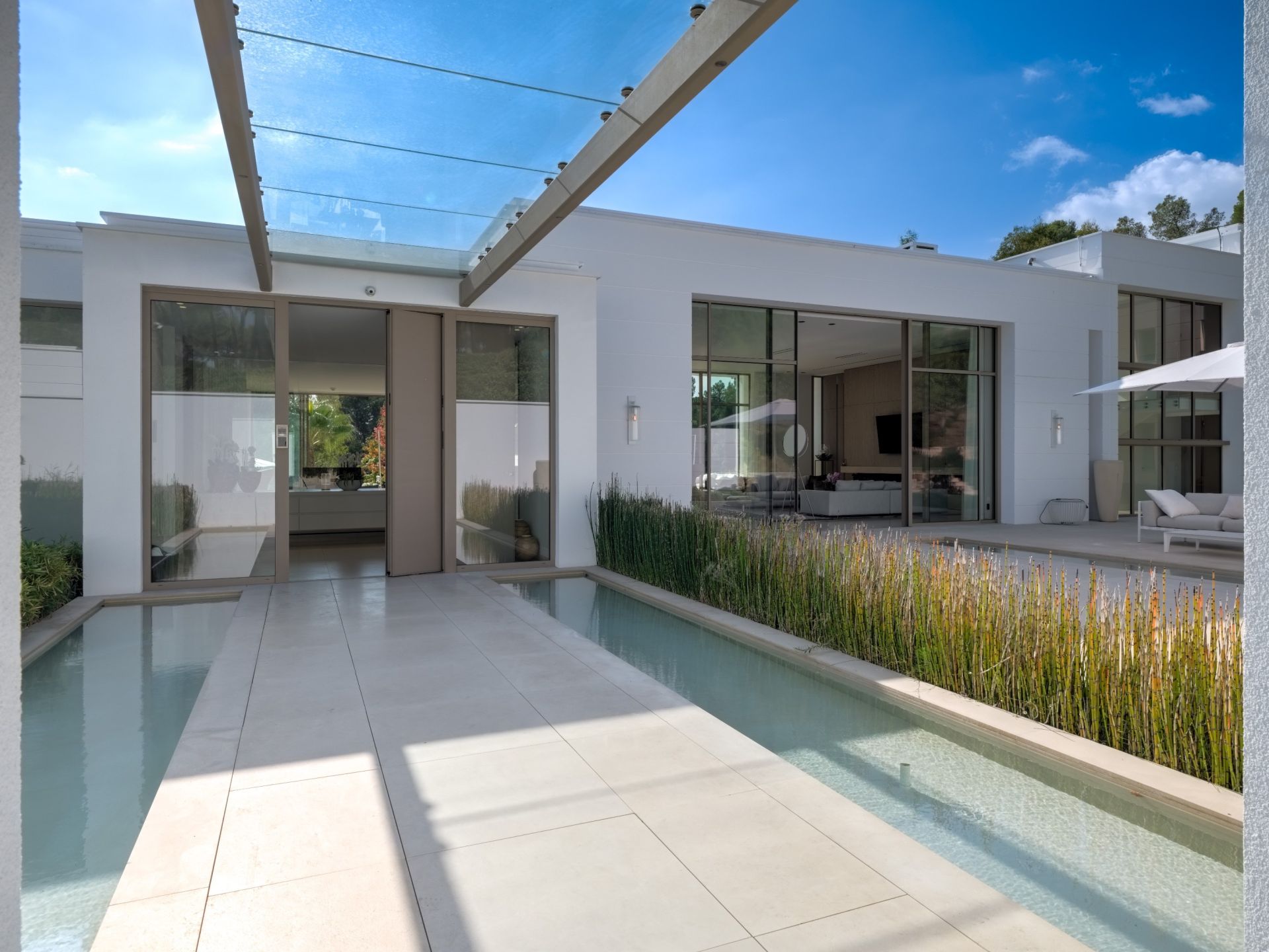 maison contemporaine 17 Pièces en vente sur MOUGINS (06250)