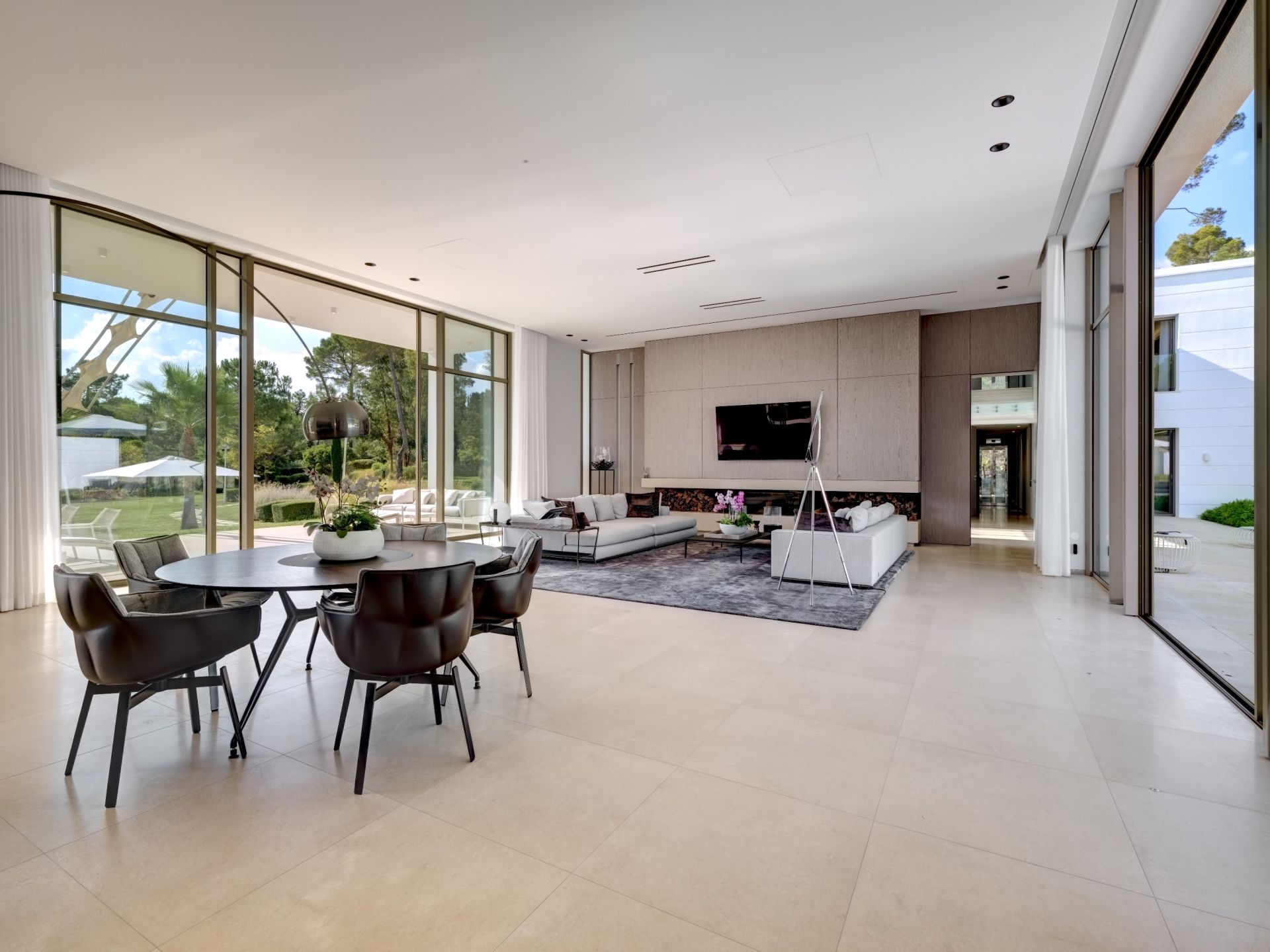 contemporary house 17 Rooms for sale on MOUGINS (06250)